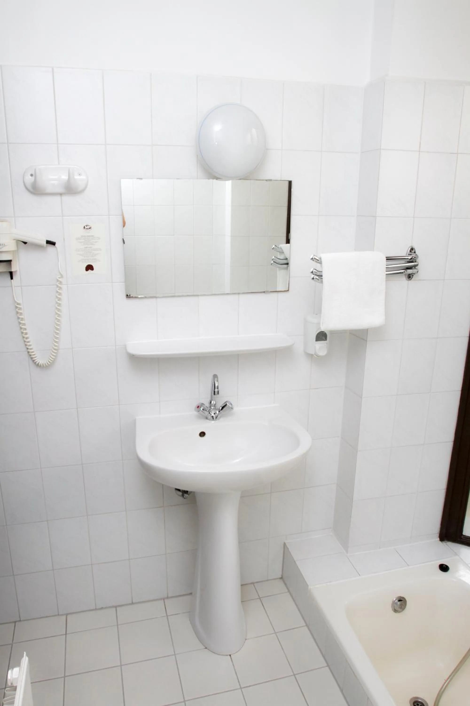 Bathroom in Hotel Molnár