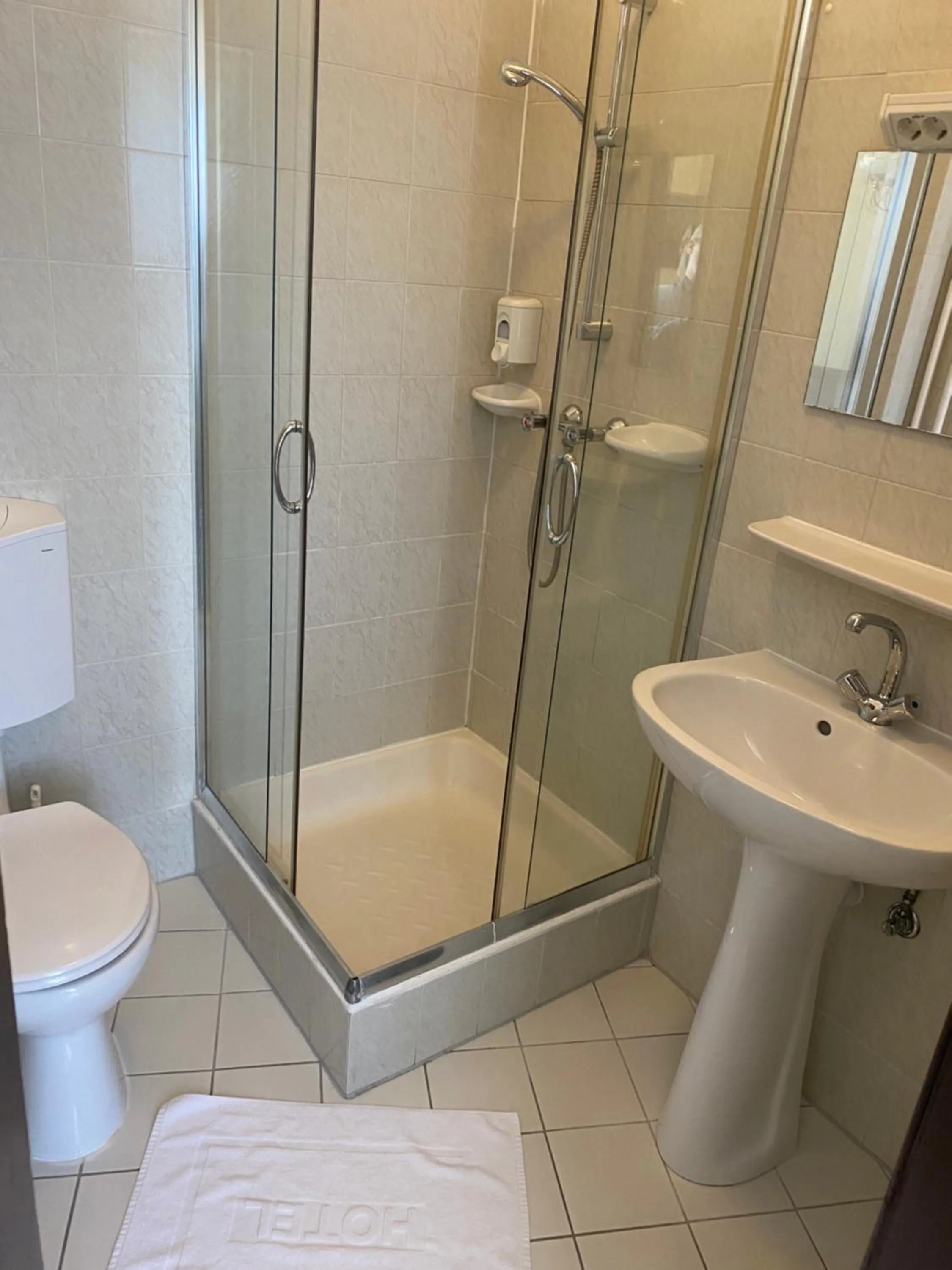 Bathroom in Hotel Molnár