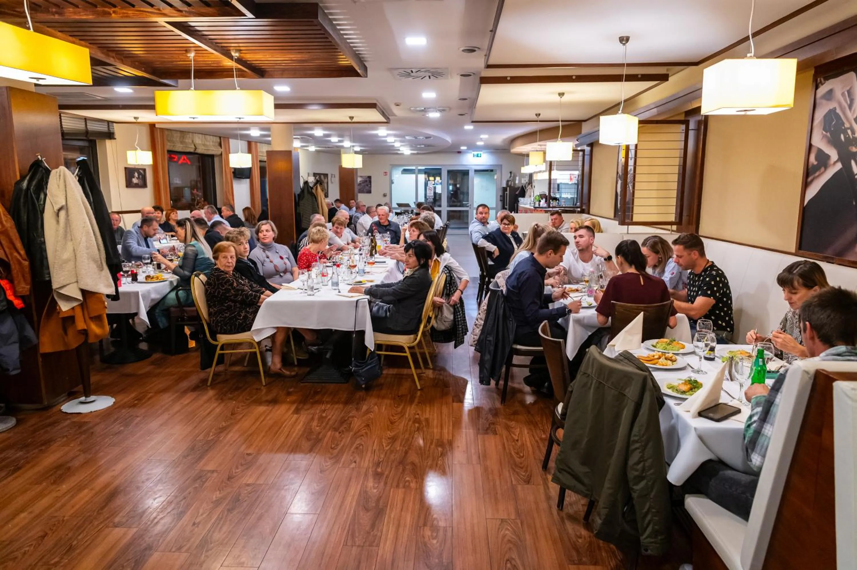 Restaurant/places to eat in Hotel Famulus