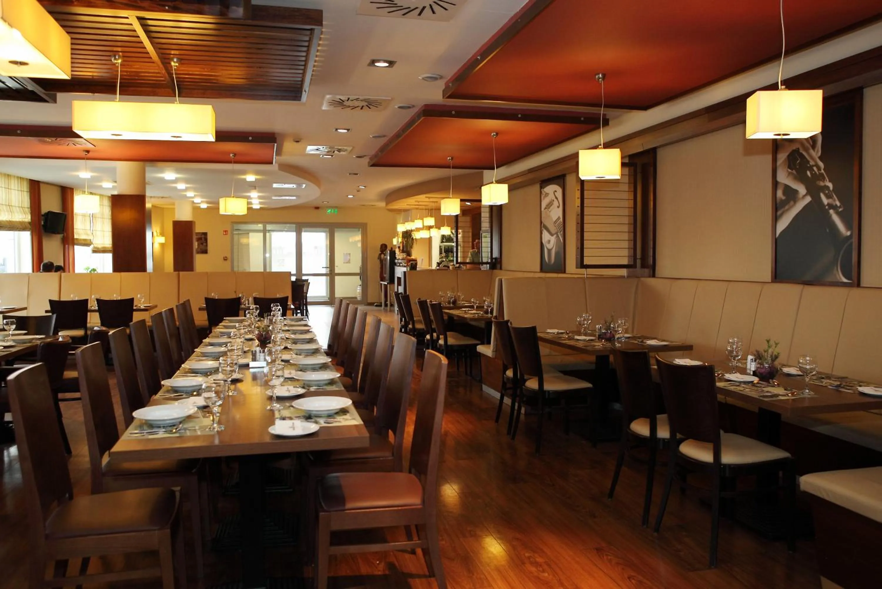 Restaurant/places to eat in Hotel Famulus