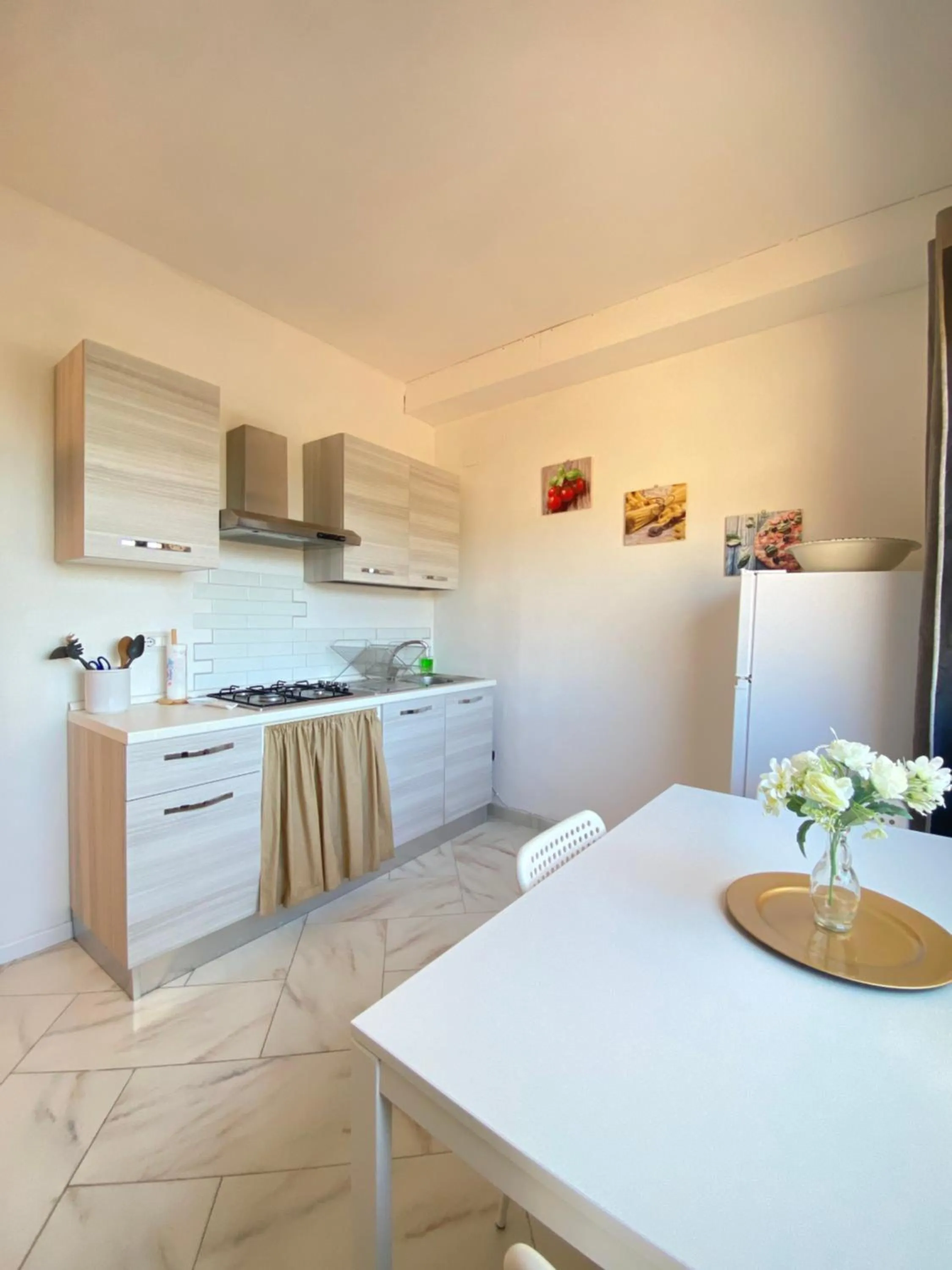 Kitchen or kitchenette in Villa Mariel Suites & Apartment
