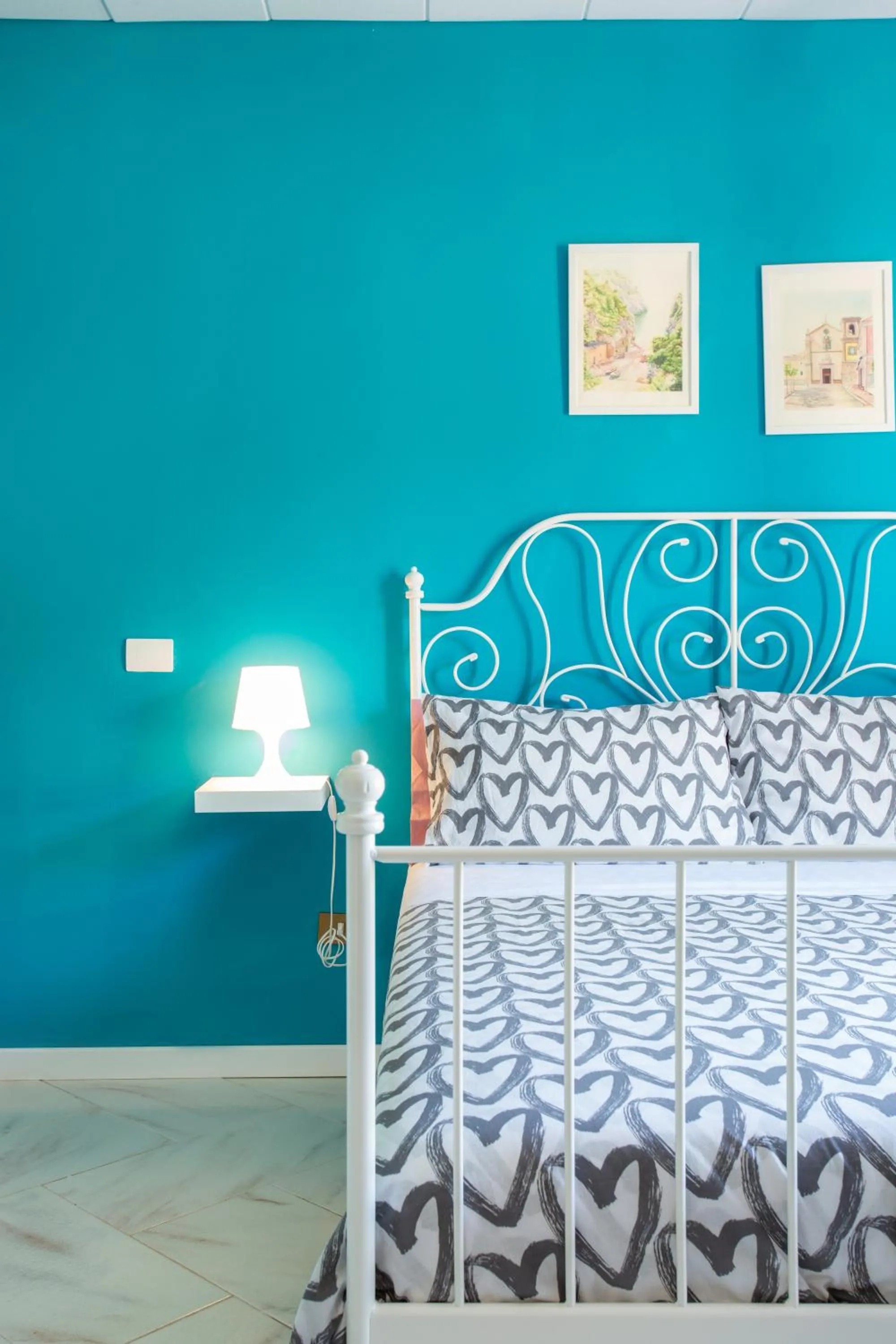 Decorative detail, Bed in Villa Mariel Suites & Apartment