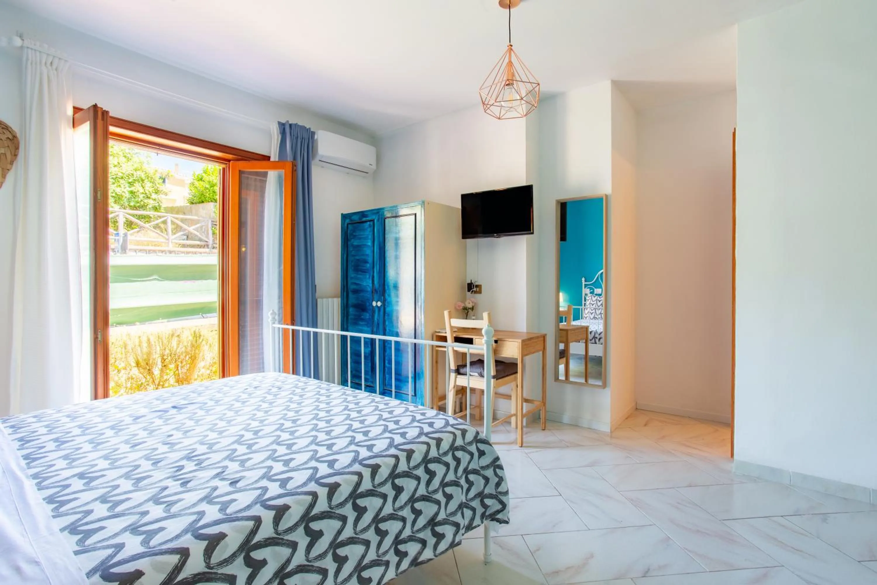 Photo of the whole room, Bed in Villa Mariel Suites & Apartment