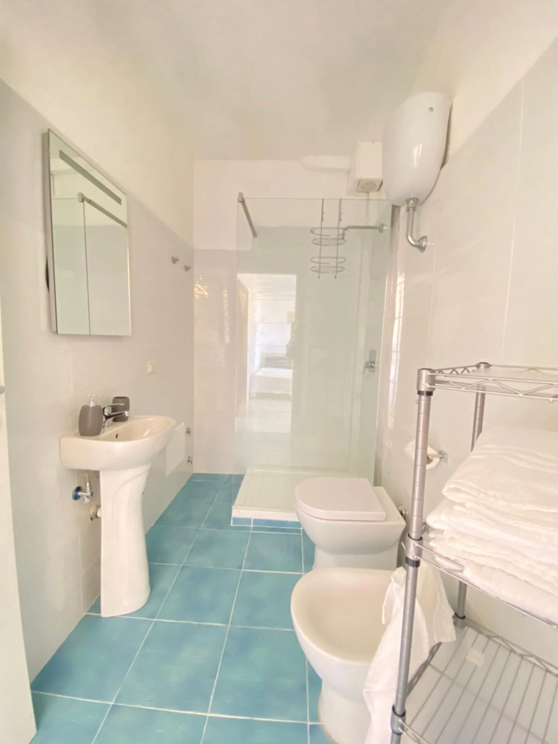 Shower in Villa Mariel Suites & Apartment