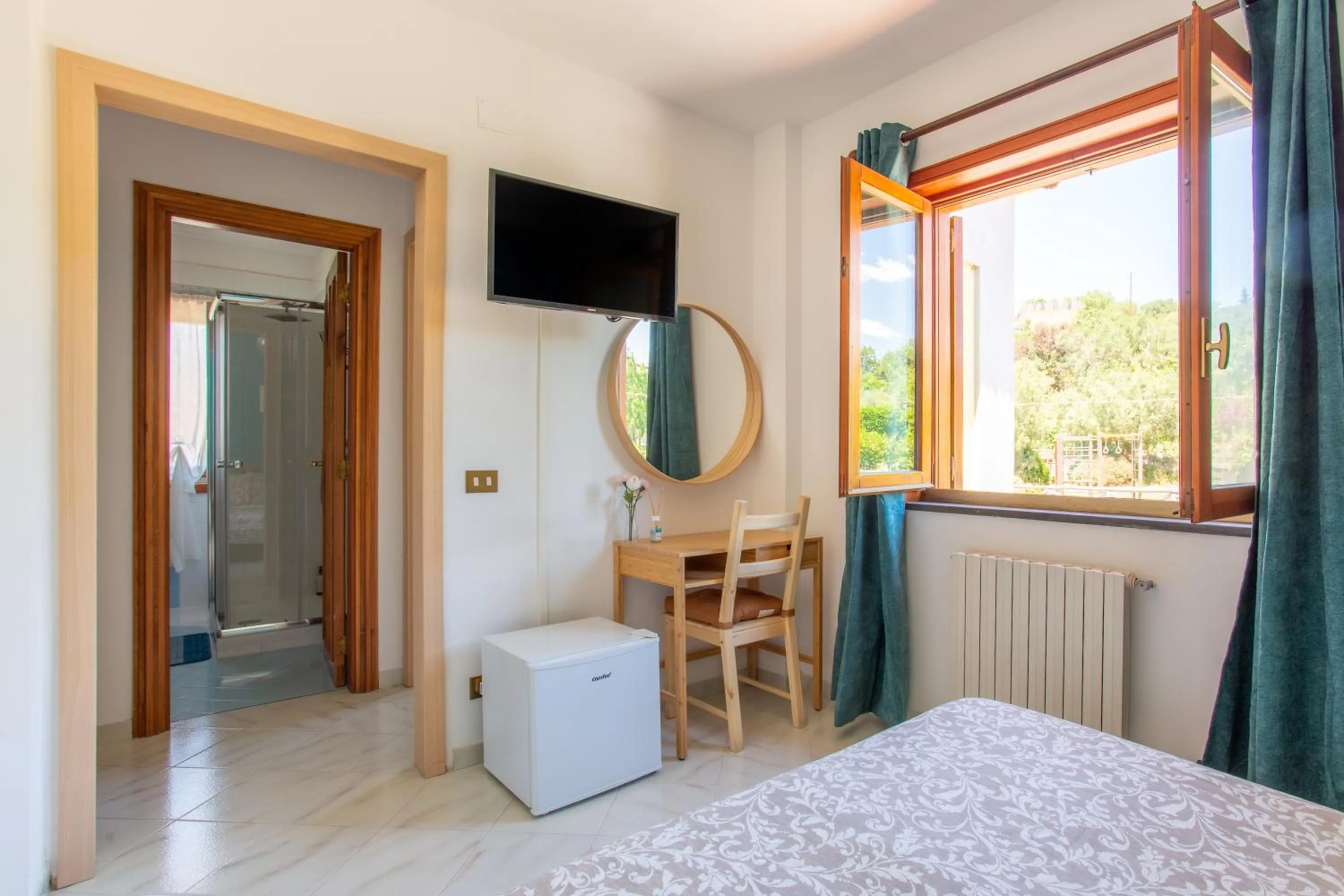 Photo of the whole room, Bed in Villa Mariel Suites & Apartment