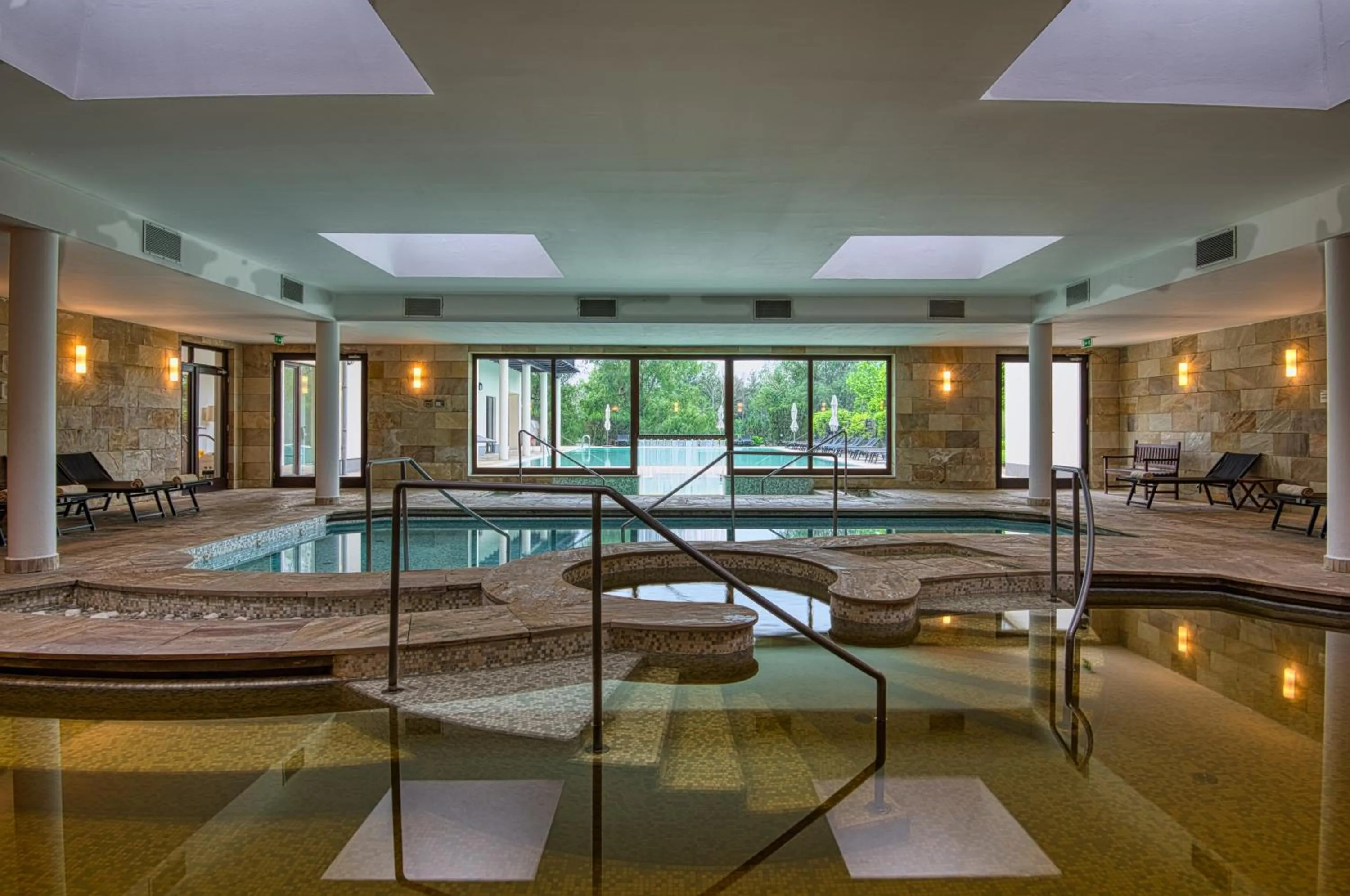 Hot Spring Bath in Tisza Balneum Hotel