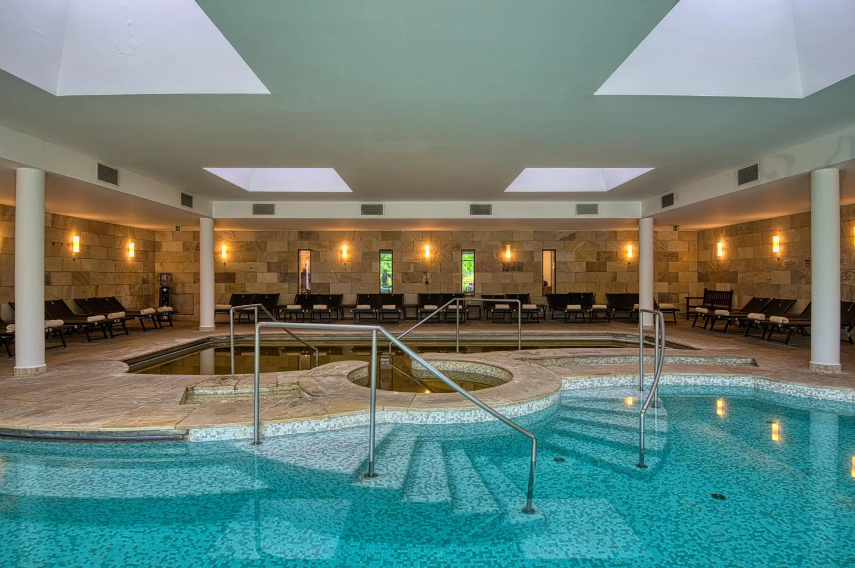 Swimming pool in Tisza Balneum Hotel
