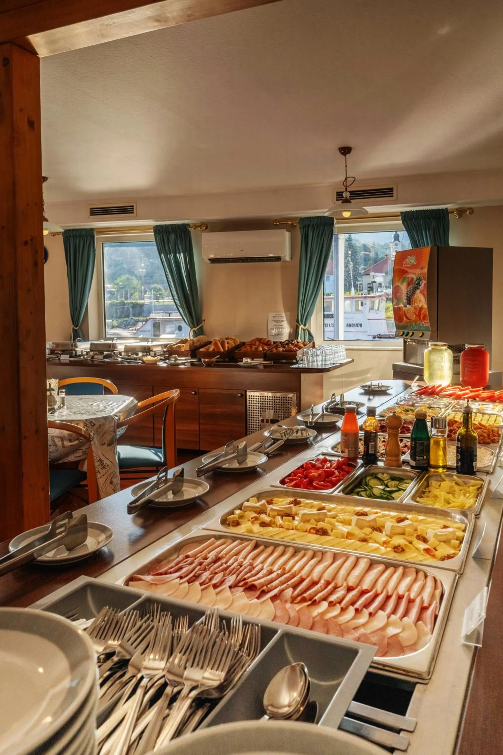 Buffet breakfast in Aquamarina Hotel Visegrád