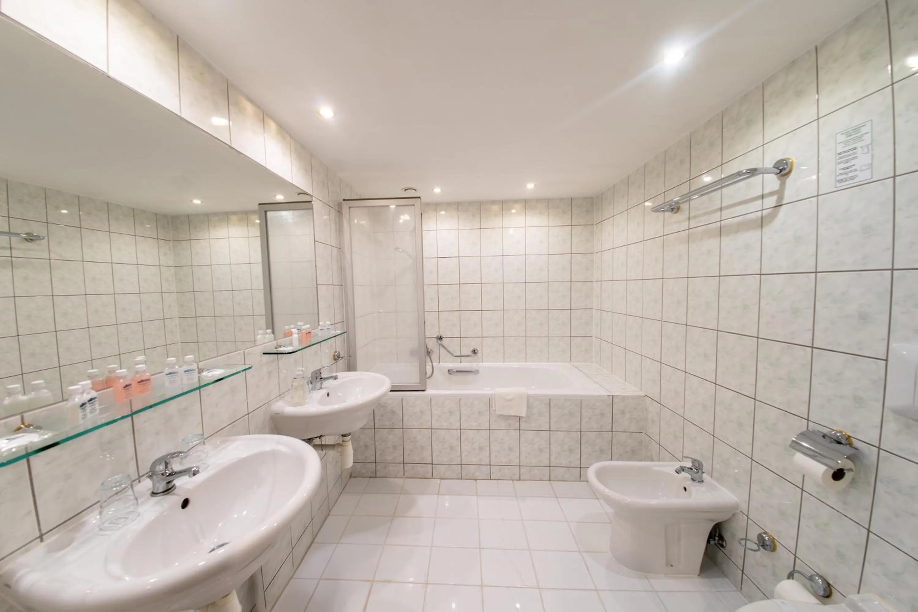 Bathroom in Aquamarina Hotel Visegrád