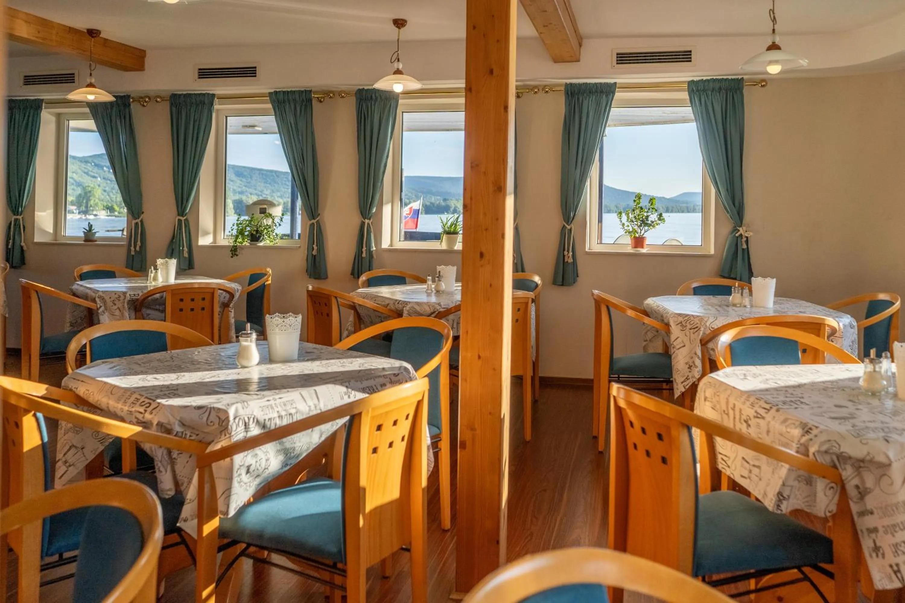 Buffet breakfast in Aquamarina Hotel Visegrád