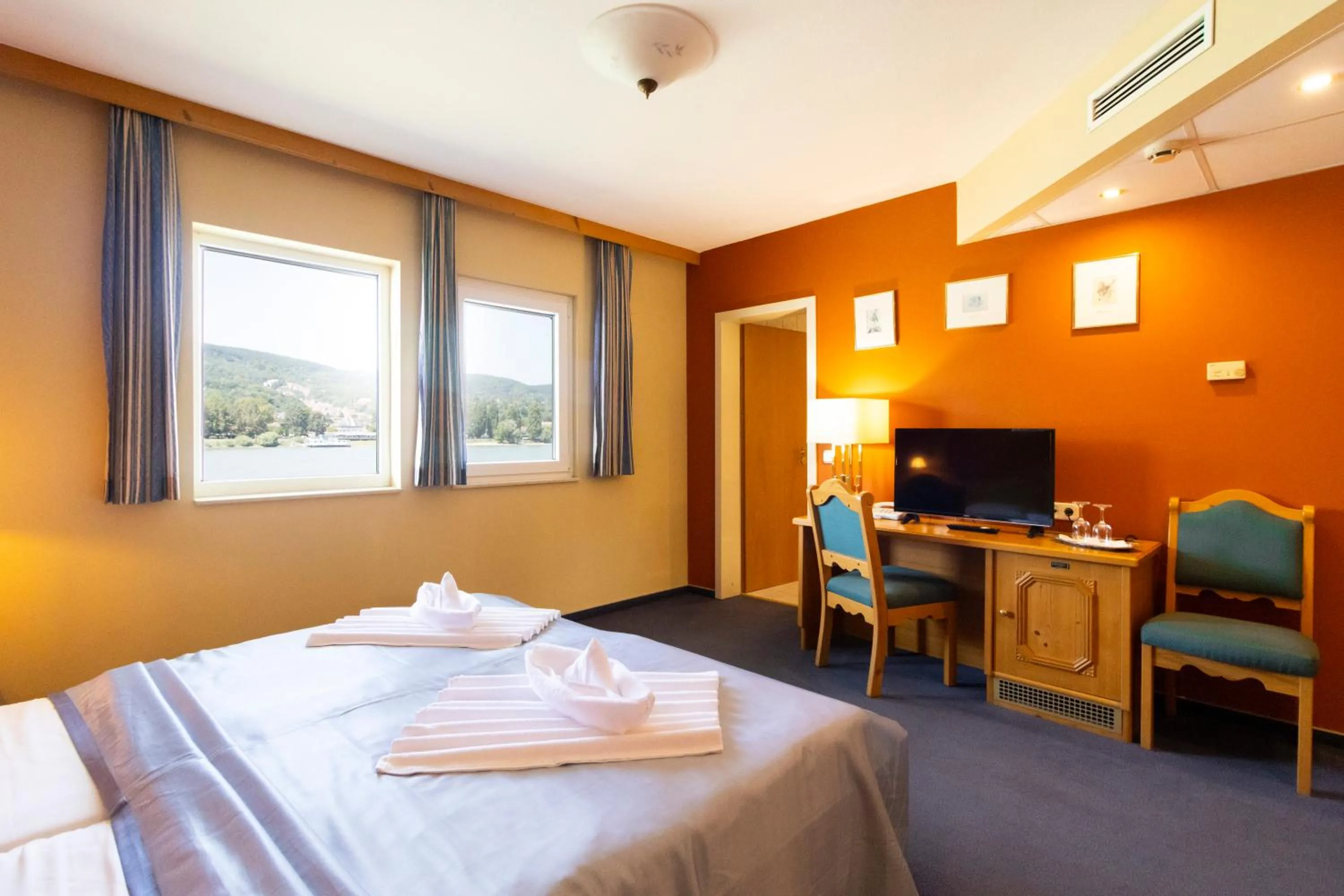 Bed in Aquamarina Hotel Visegrád