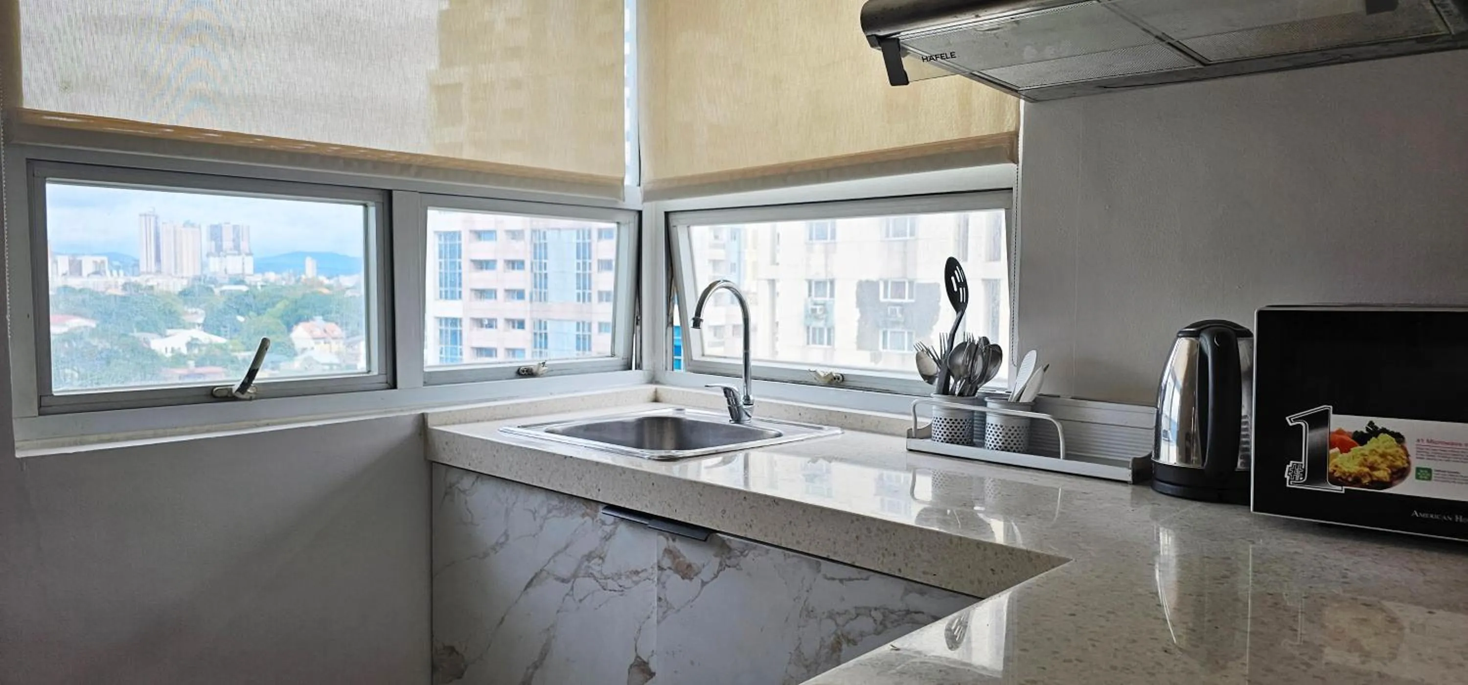 Coffee/tea facilities in Gilmore Tower Suites By SMS Hospitality