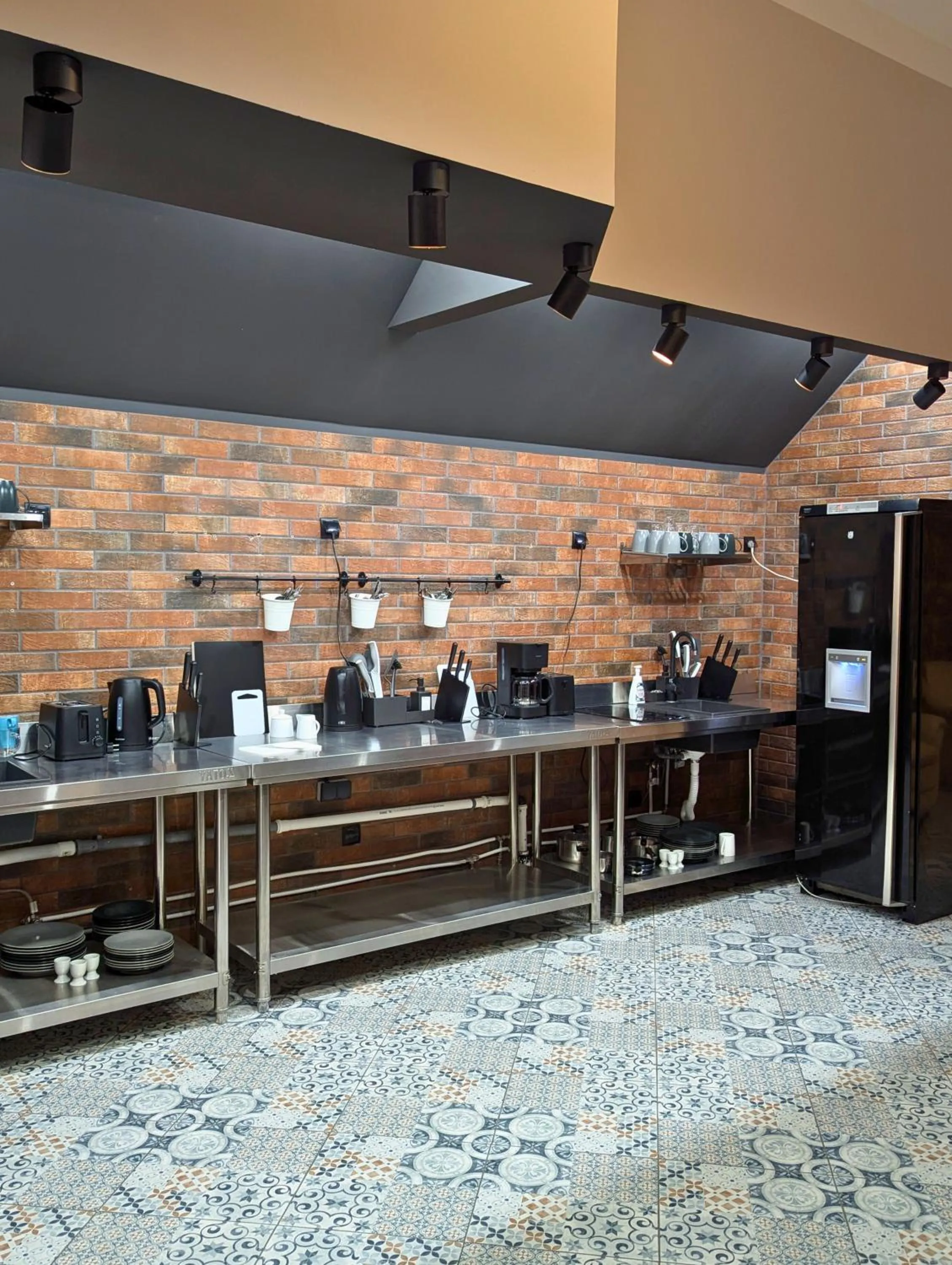 Communal kitchen in RYNEK 30 Hostel