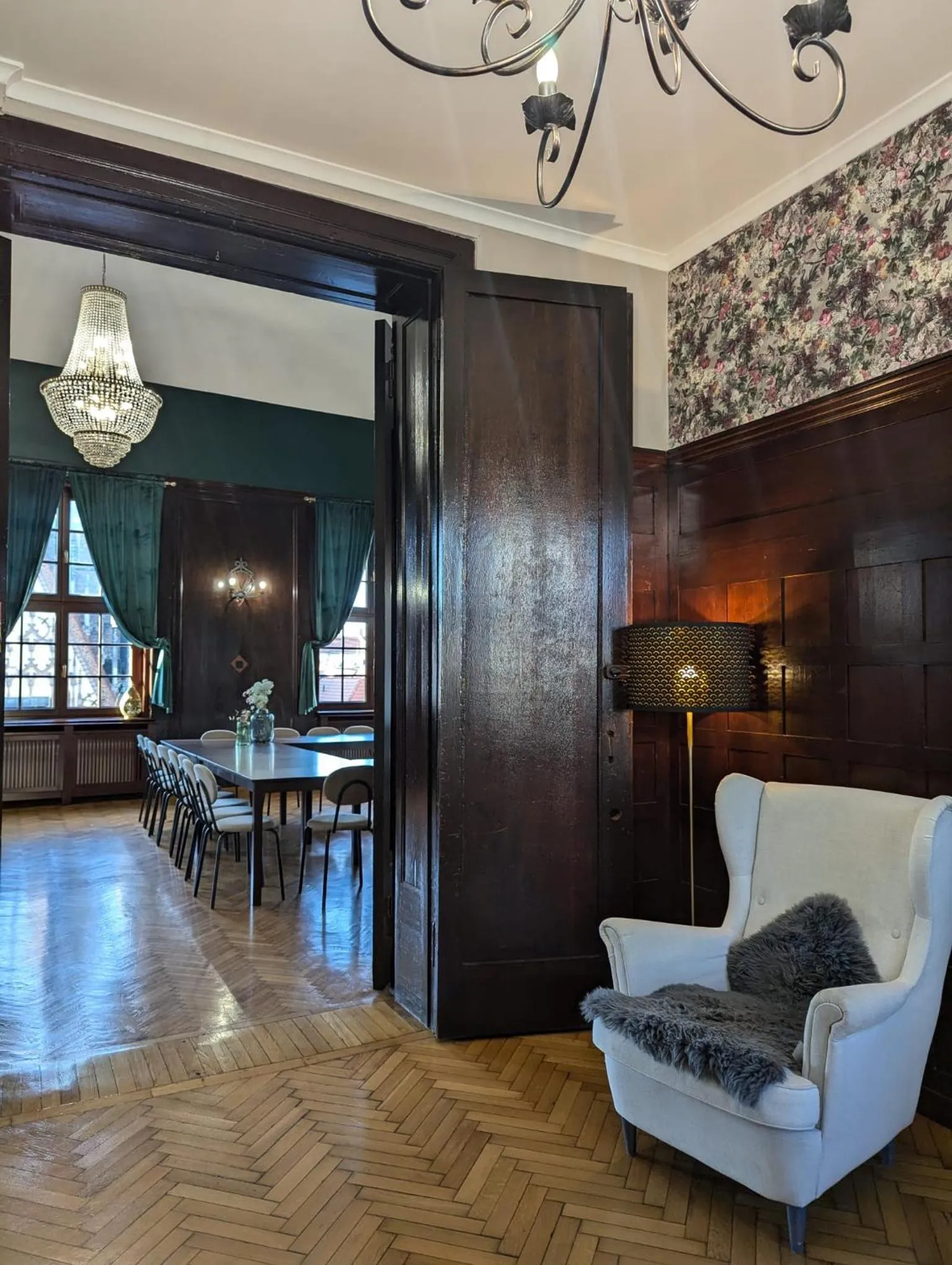 Communal lounge/ TV room in RYNEK 30 Hostel