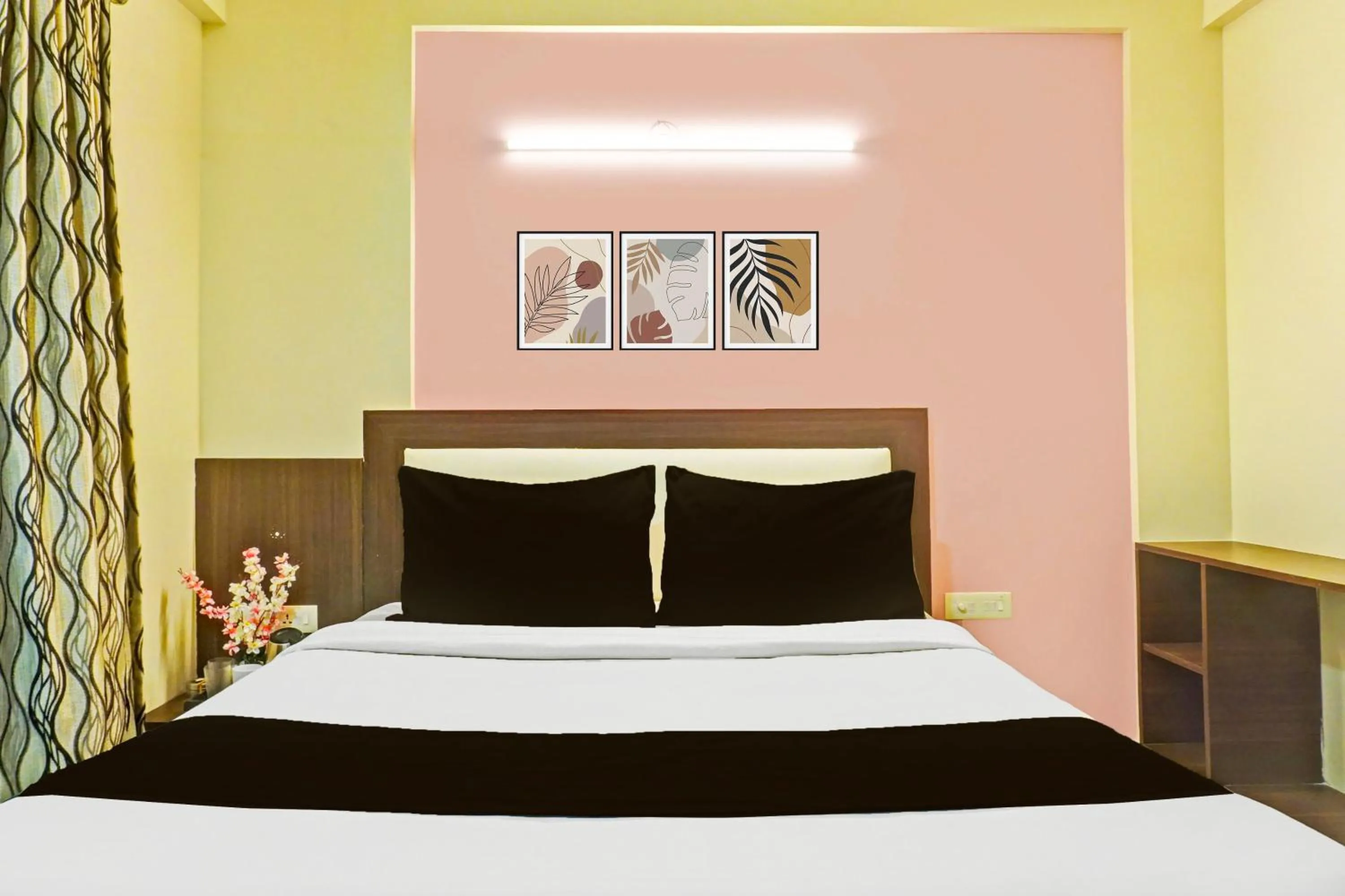 Bedroom in Hotel O Pearl Inn