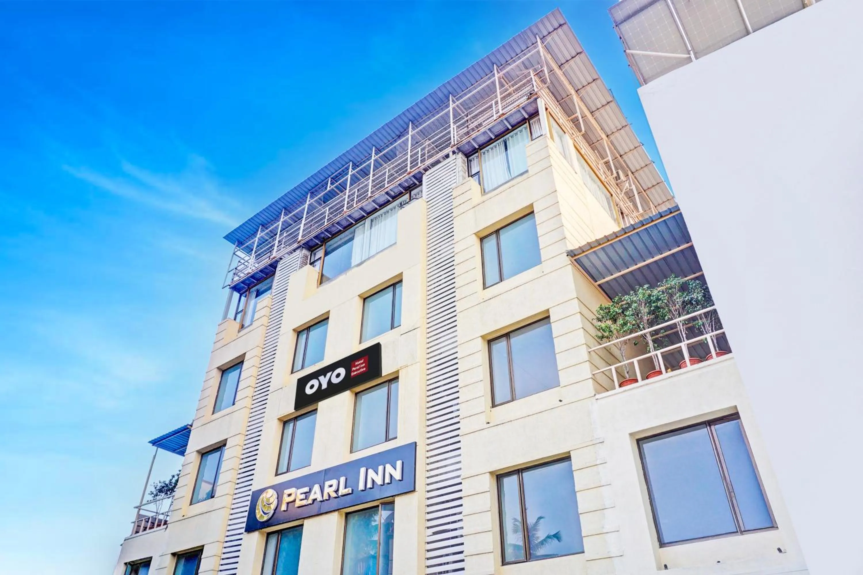 Facade/entrance in Hotel O Pearl Inn