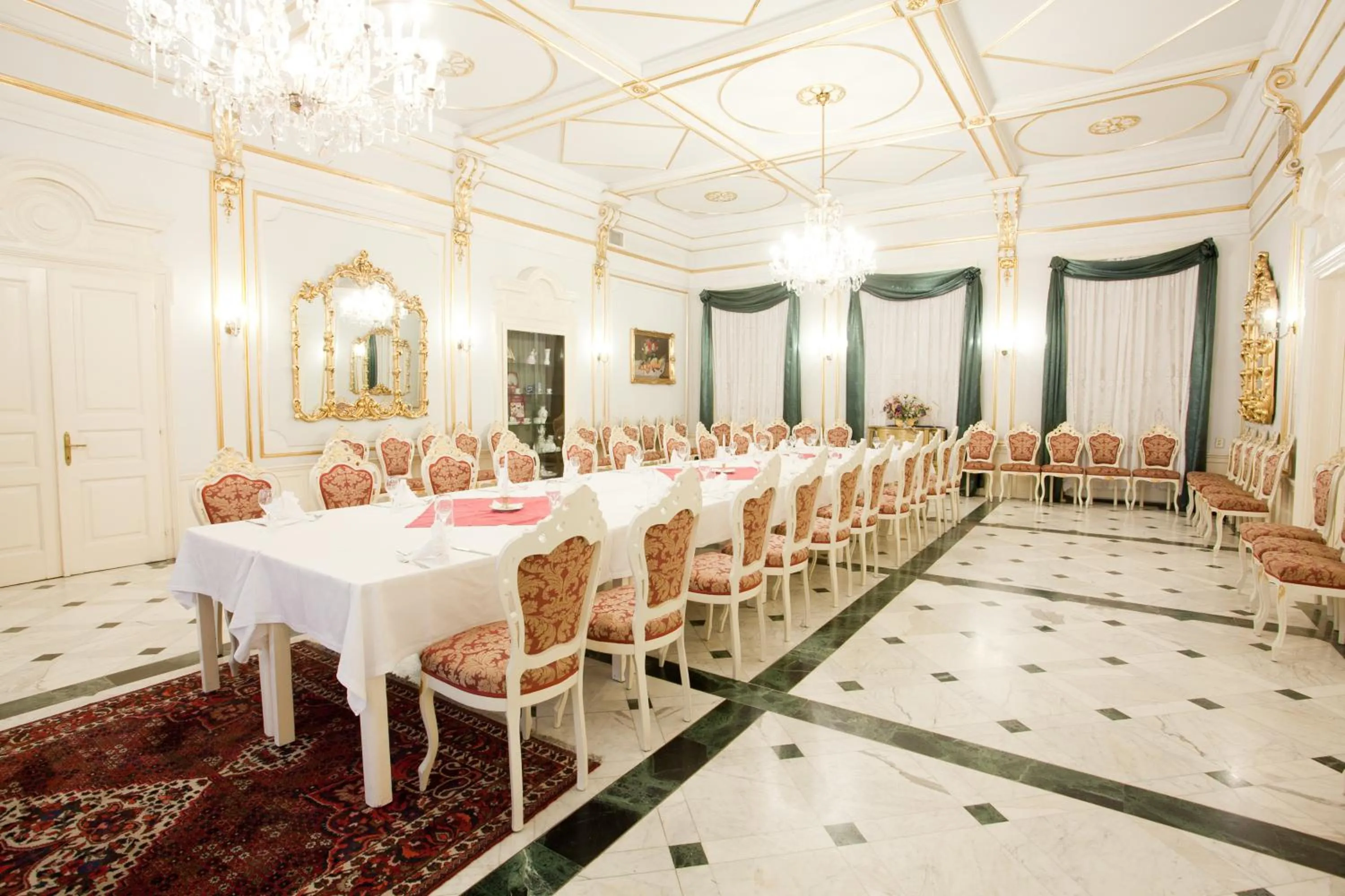 Restaurant/places to eat in Pannonia Hotel