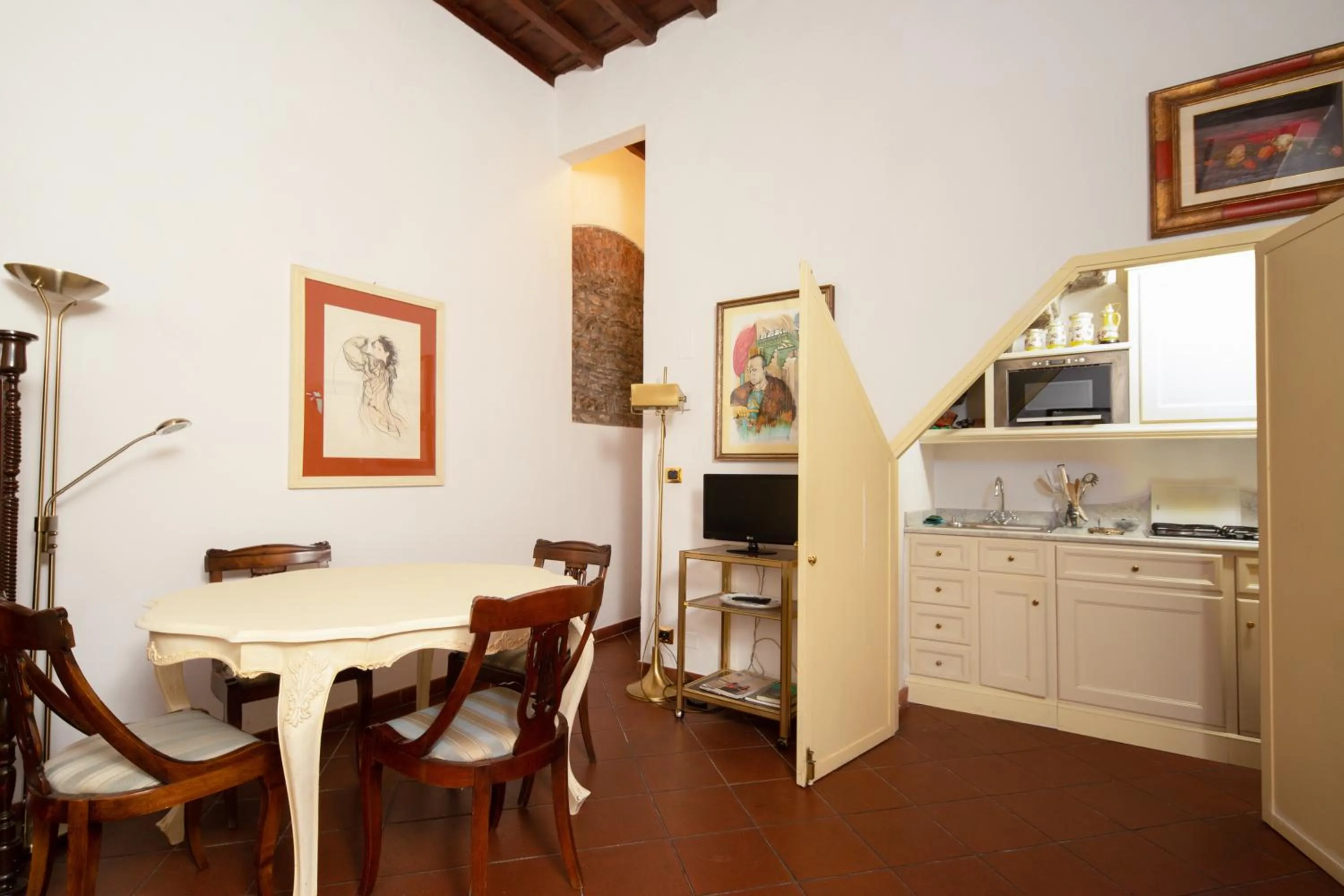 Kitchen or kitchenette in Bardi Suite by Mmega