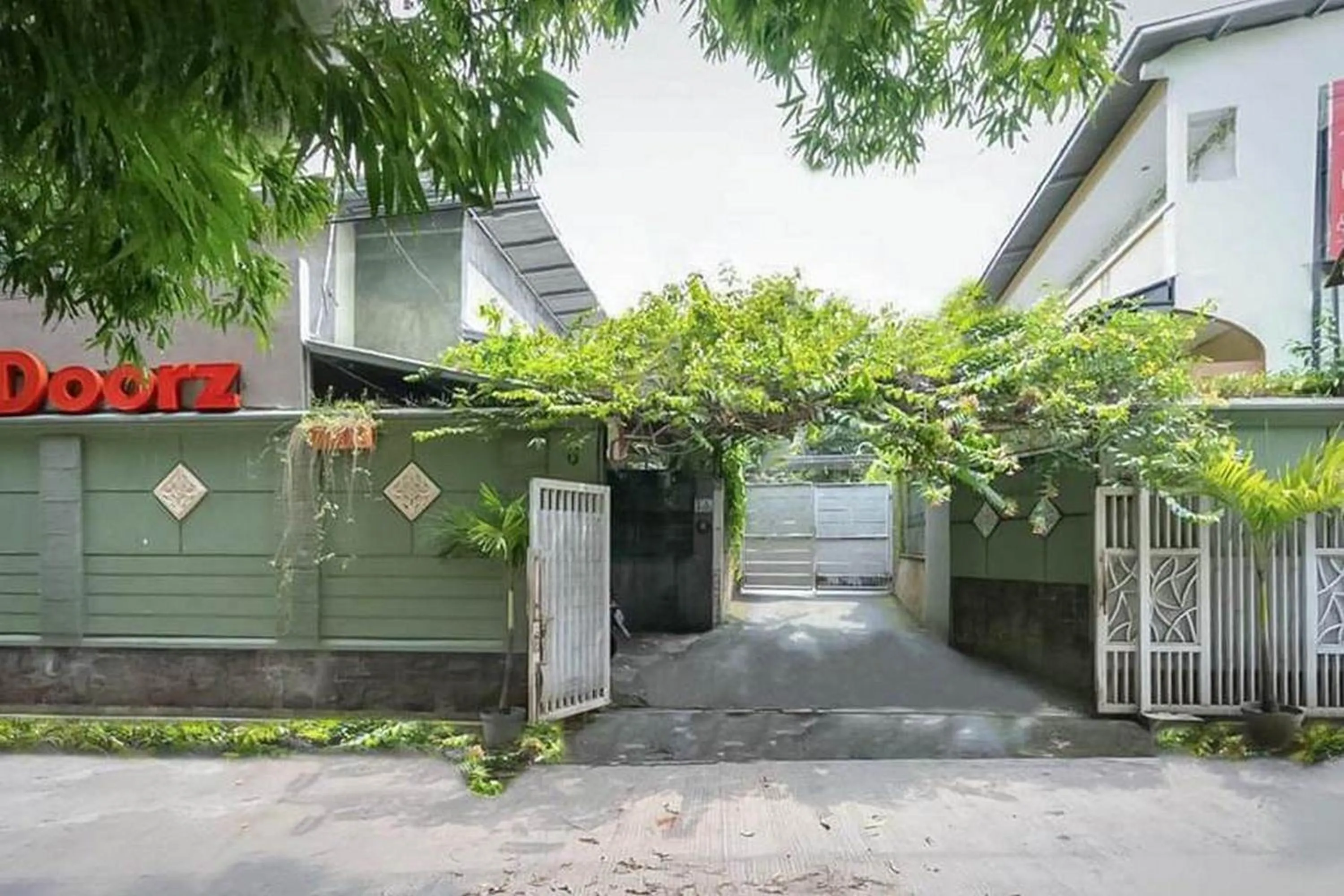 RedDoorz near RS Mitra Keluarga Depok