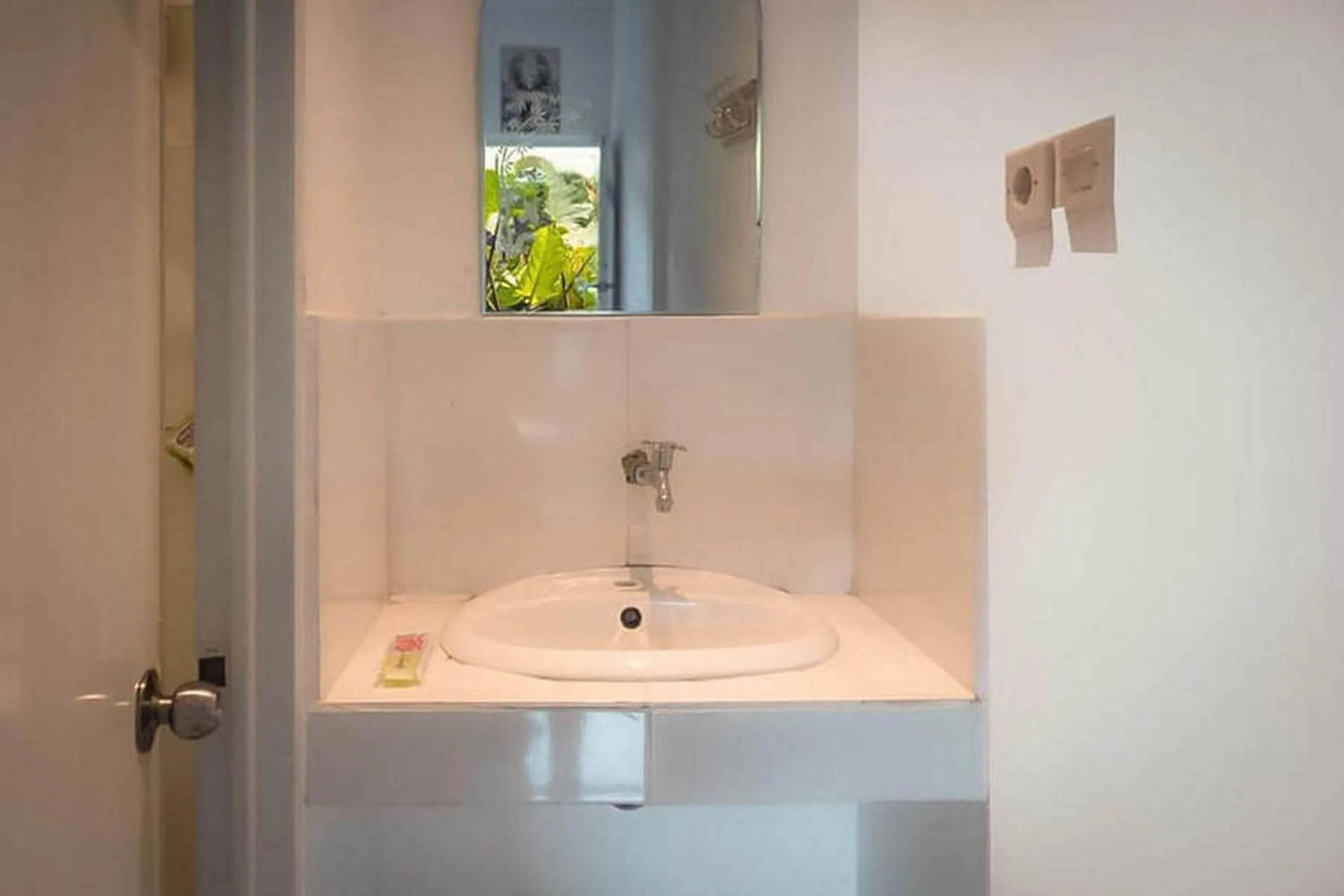 Bathroom in RedDoorz near RS Mitra Keluarga Depok