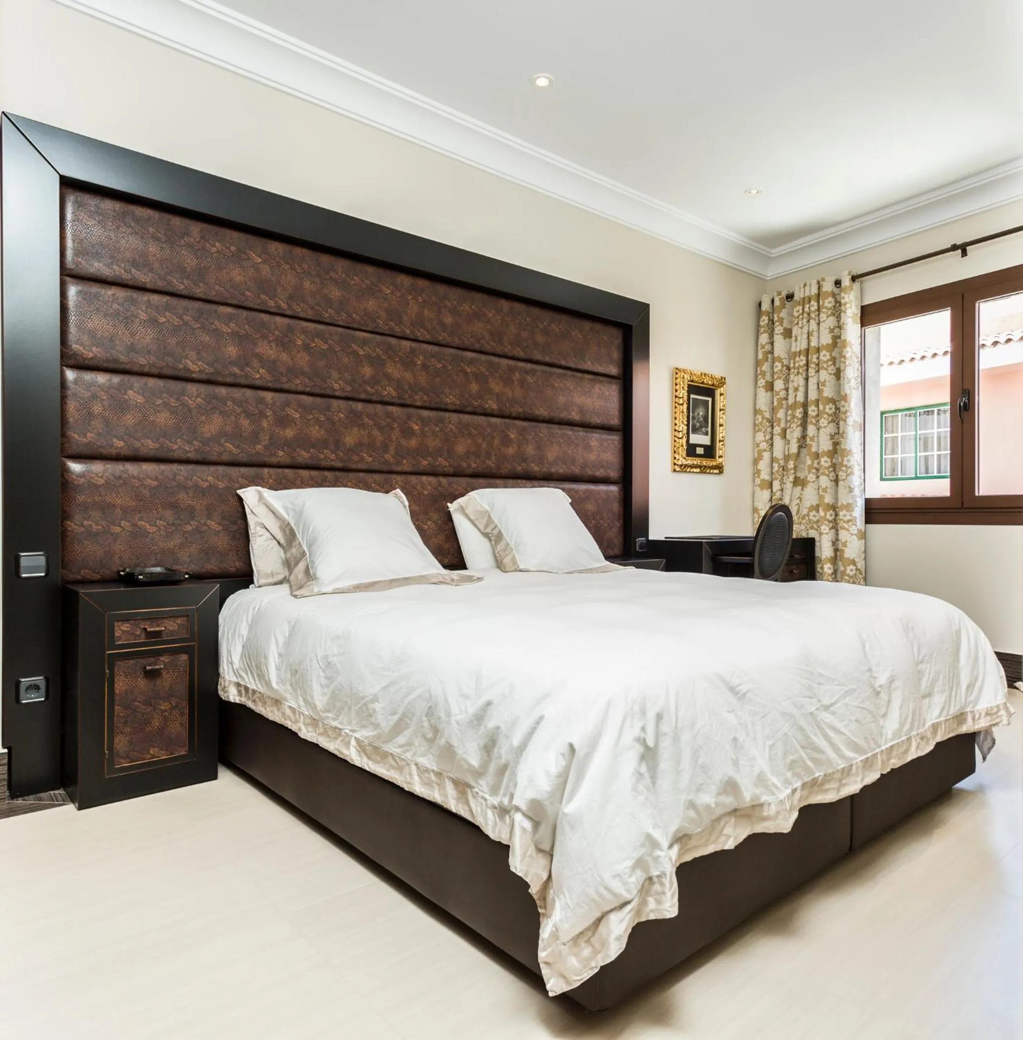 Bedroom, Bed in Rok Plaza