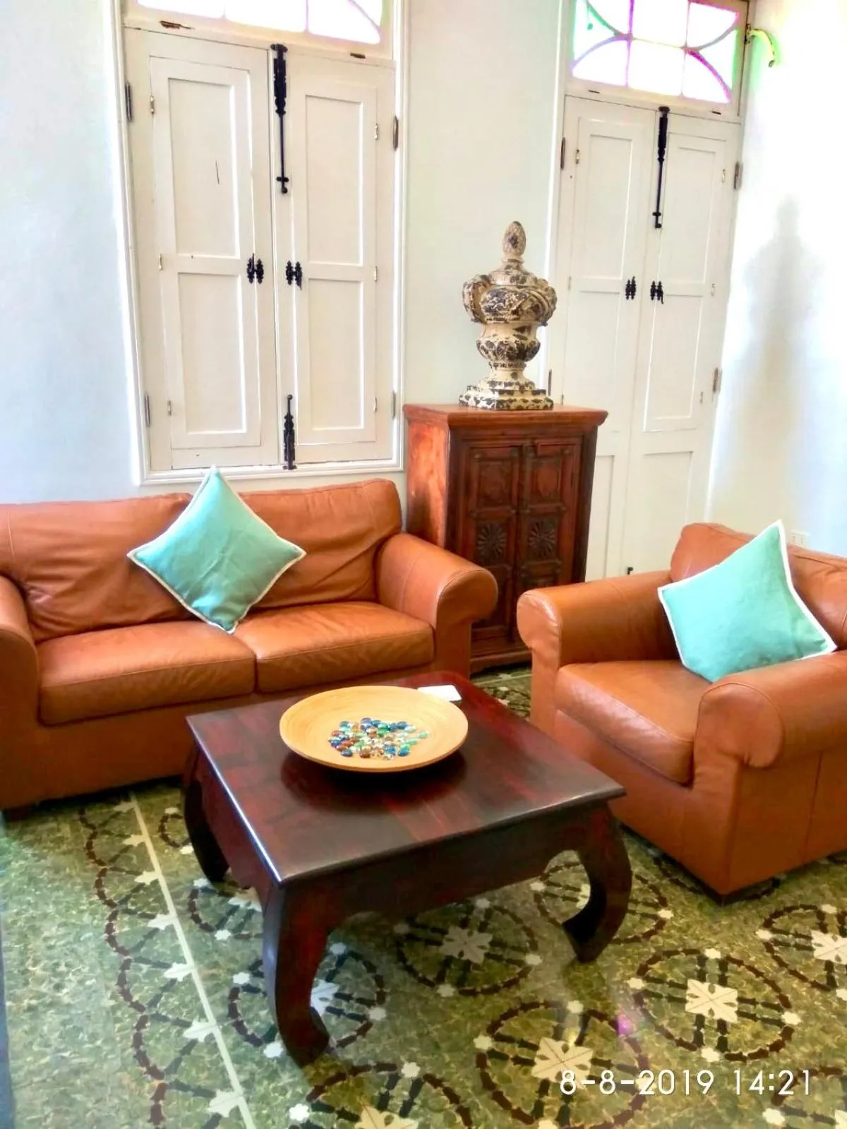 Living room in Rok Plaza