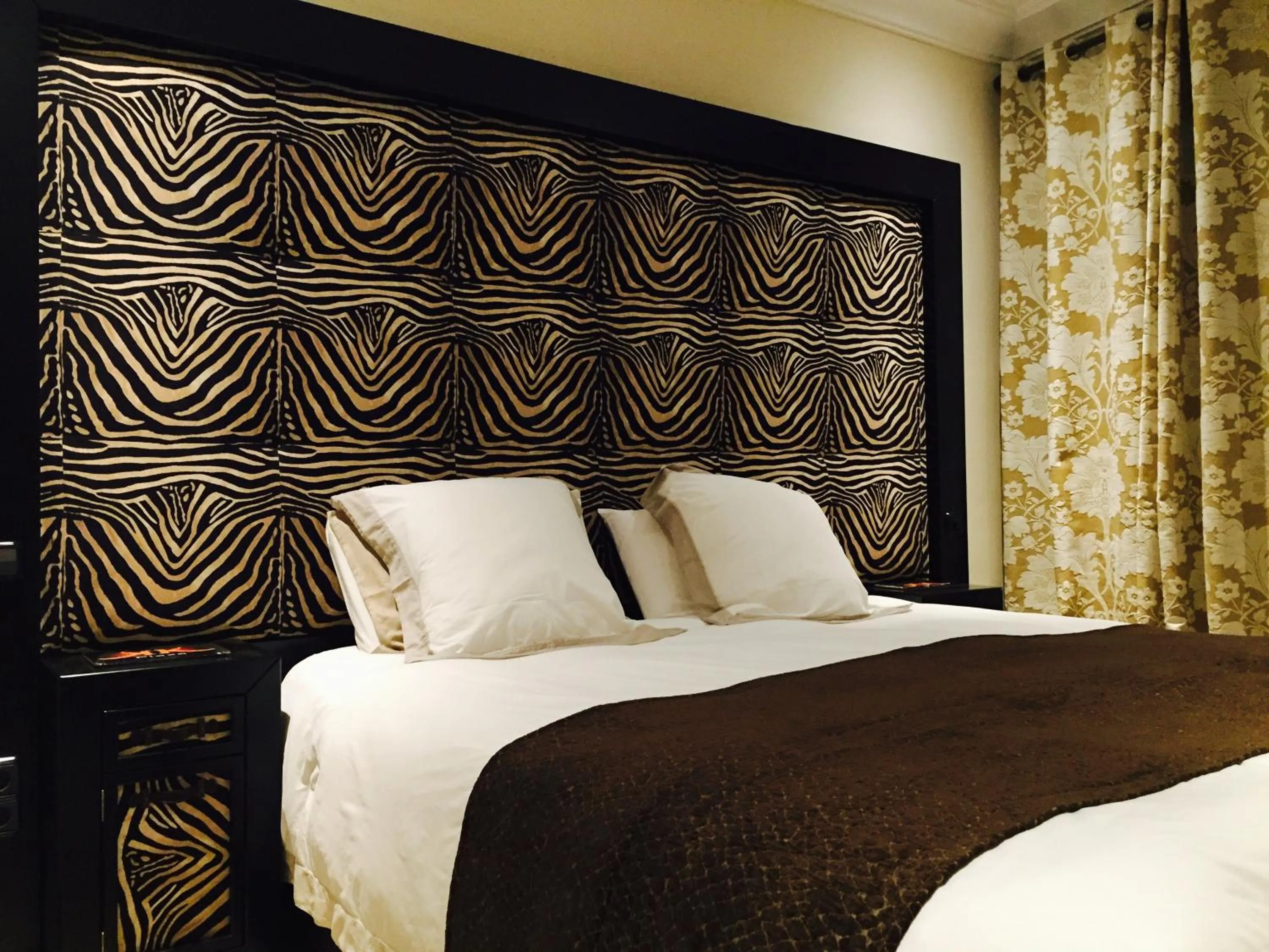 Bedroom, Bed in Rok Plaza