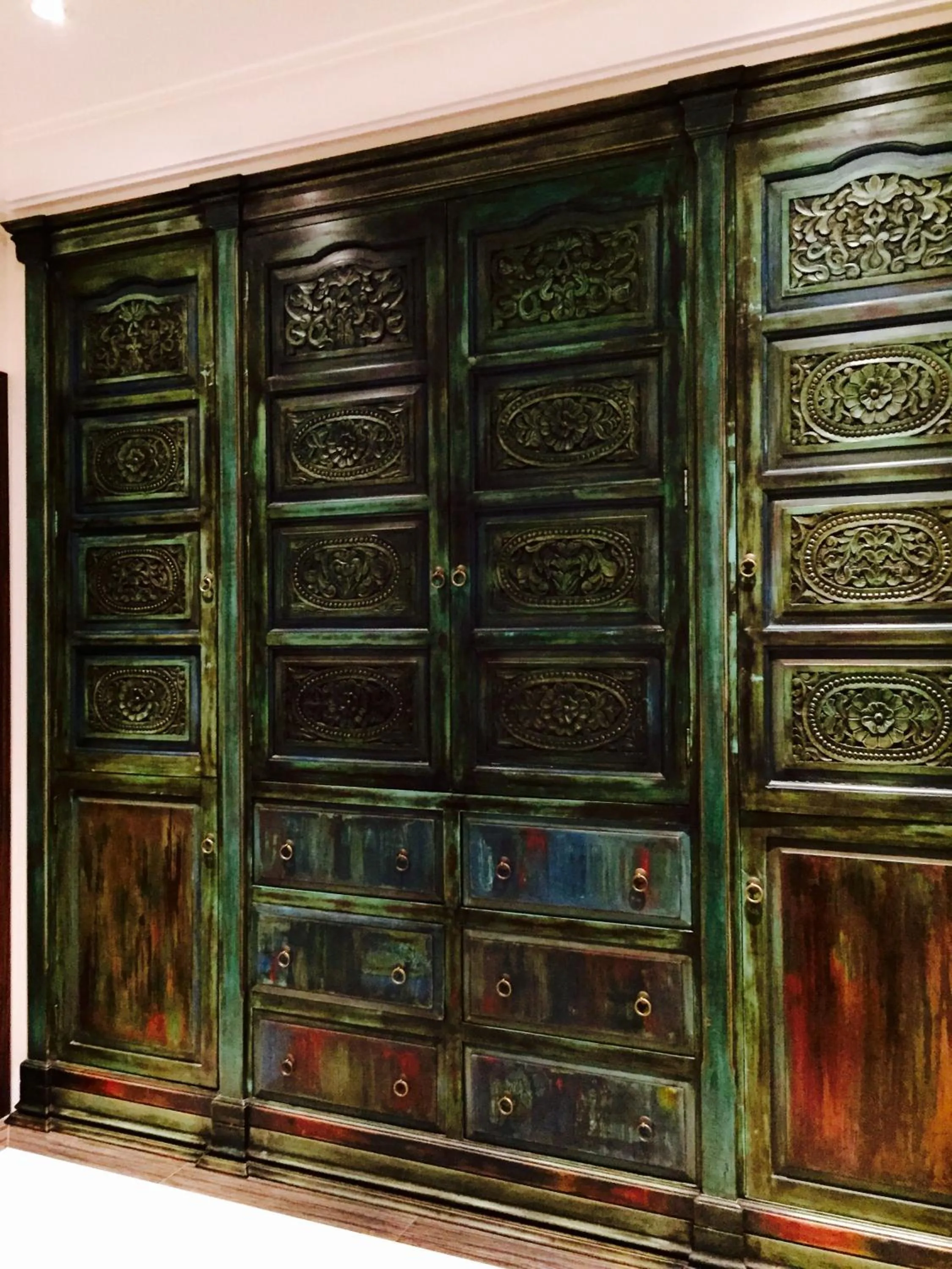 Decorative detail in Rok Plaza