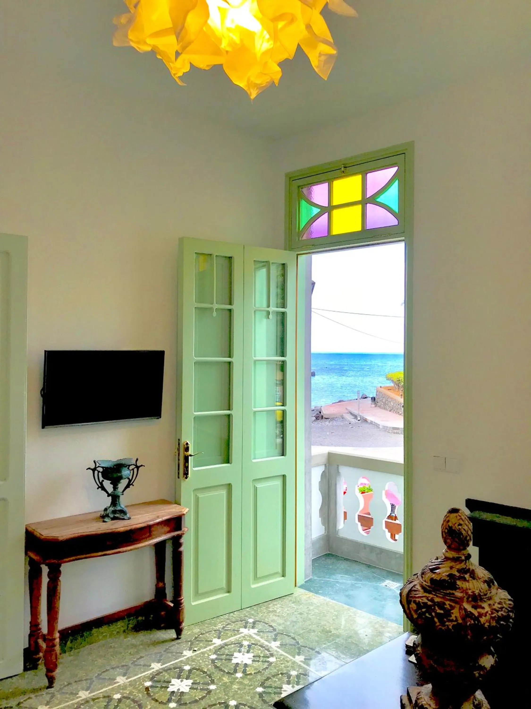 TV and multimedia in Rok Plaza