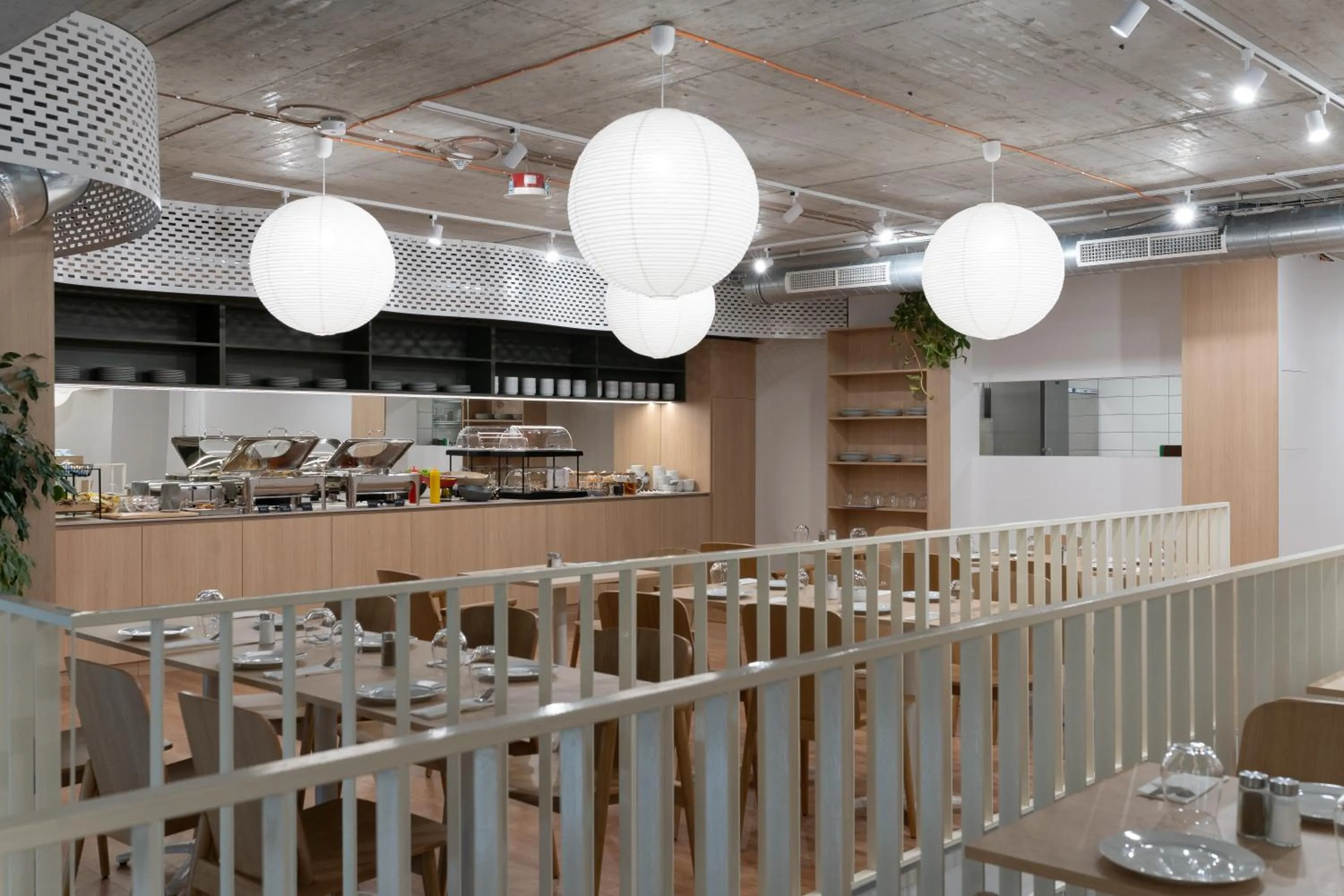 Restaurant/places to eat in Metropolitan Star Apart Hotel