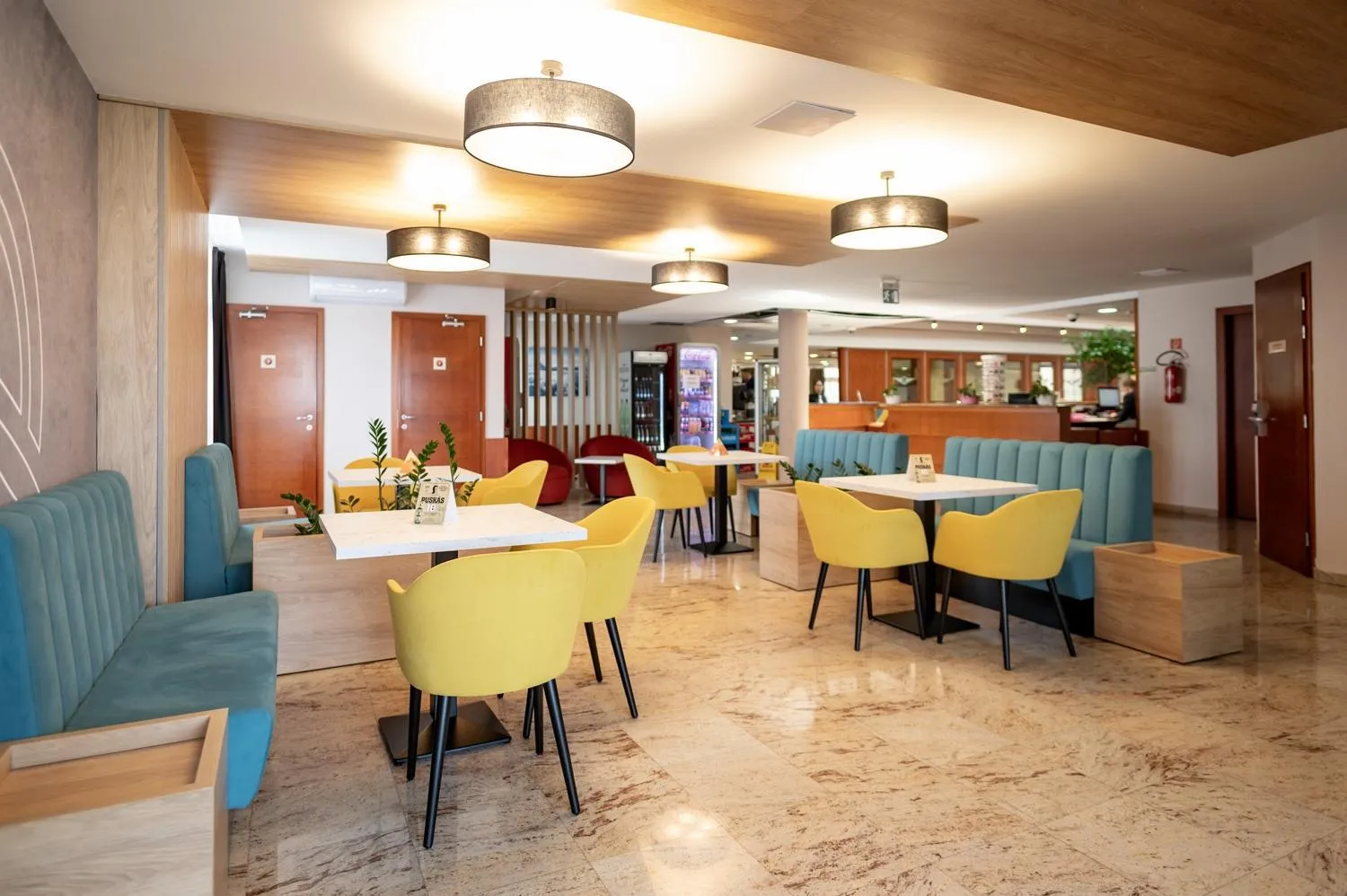 Lounge or bar in Airport Hotel Budapest