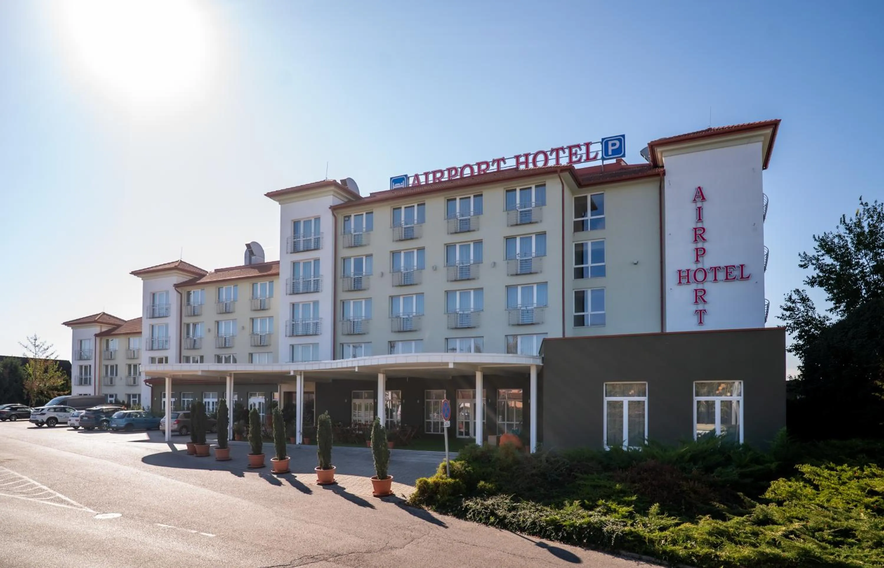 Facade/entrance in Airport Hotel Budapest
