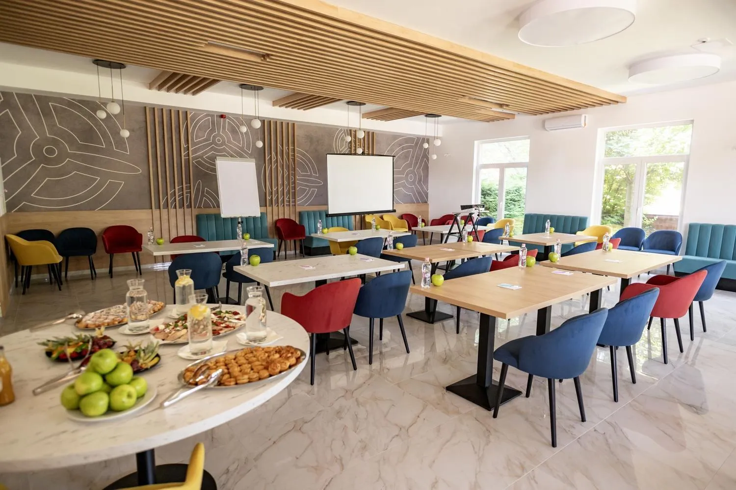 Restaurant/places to eat in Airport Hotel Budapest