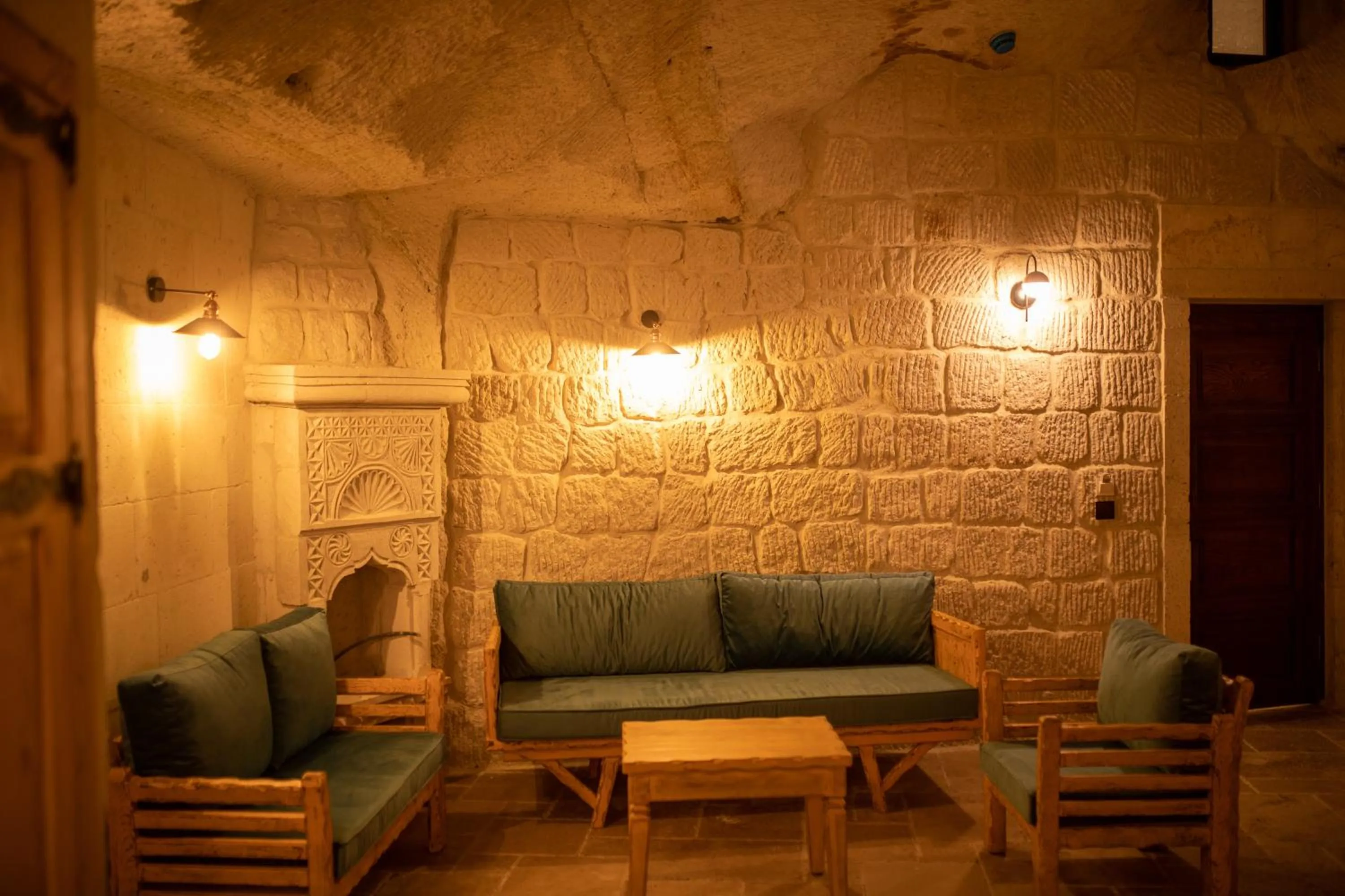 Seating area in Pome Granate Cave Hotel