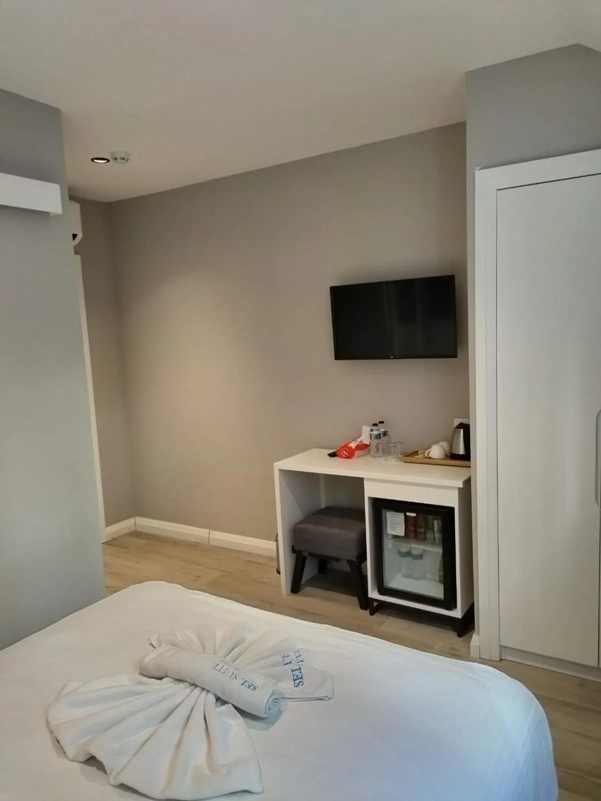 Bed in Sel Suite Hotel