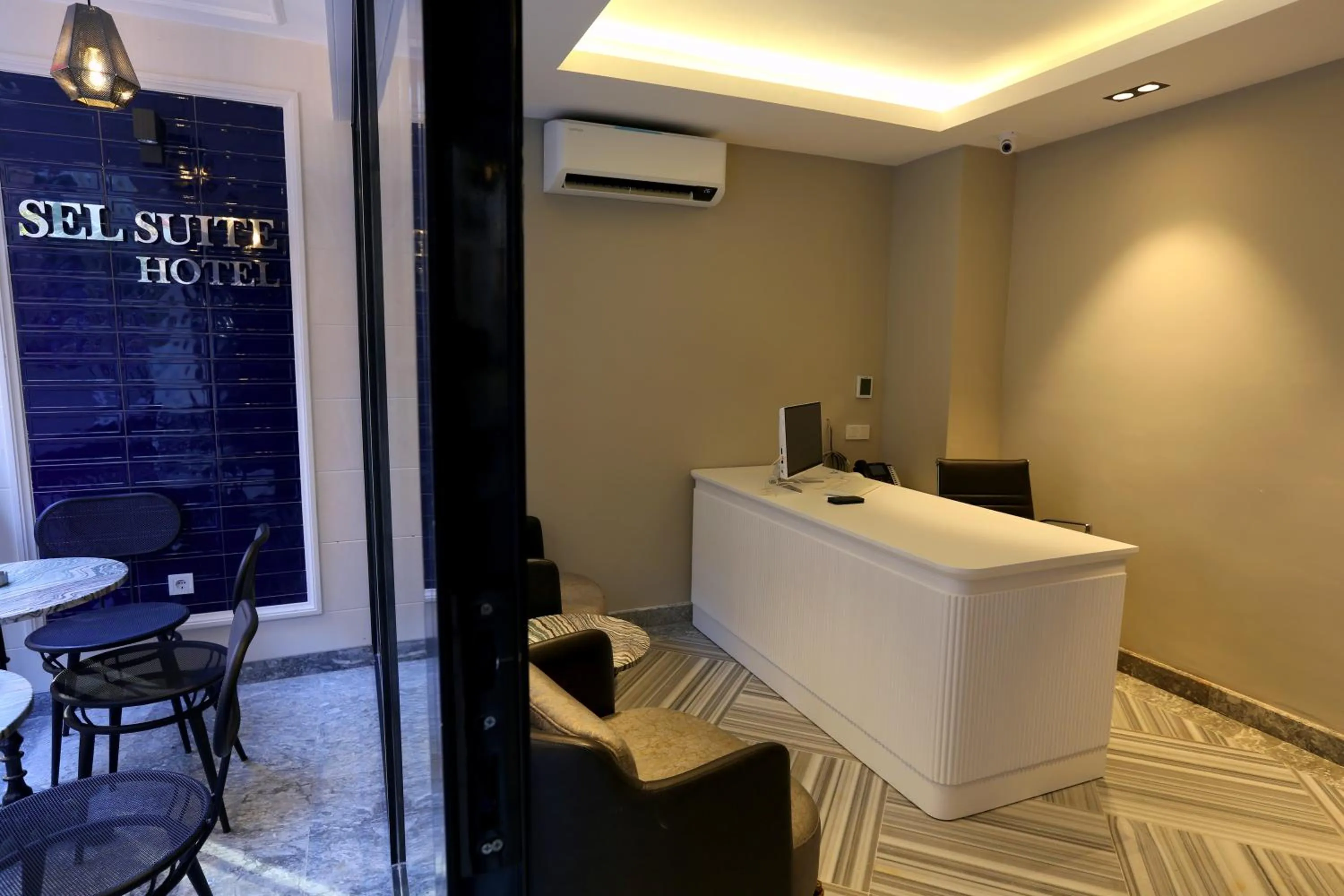 Lobby or reception in Sel Suite Hotel