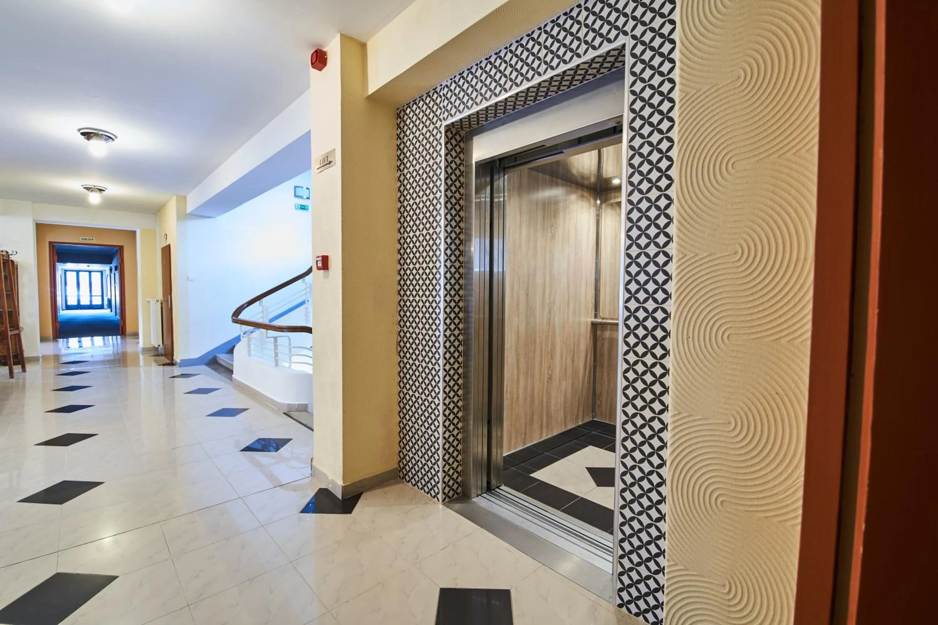 elevator in Hotel Korona