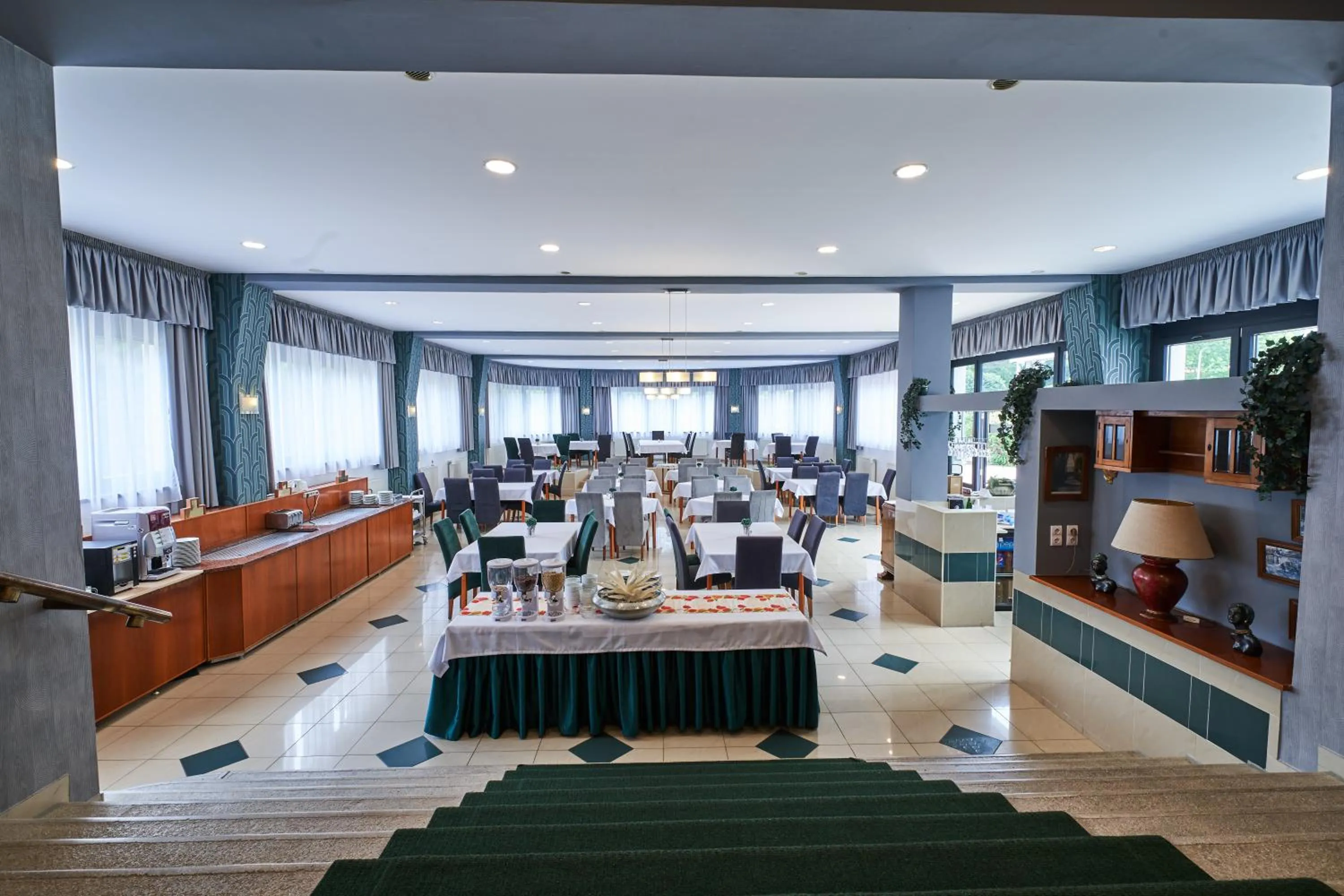 Restaurant/places to eat in Hotel Korona