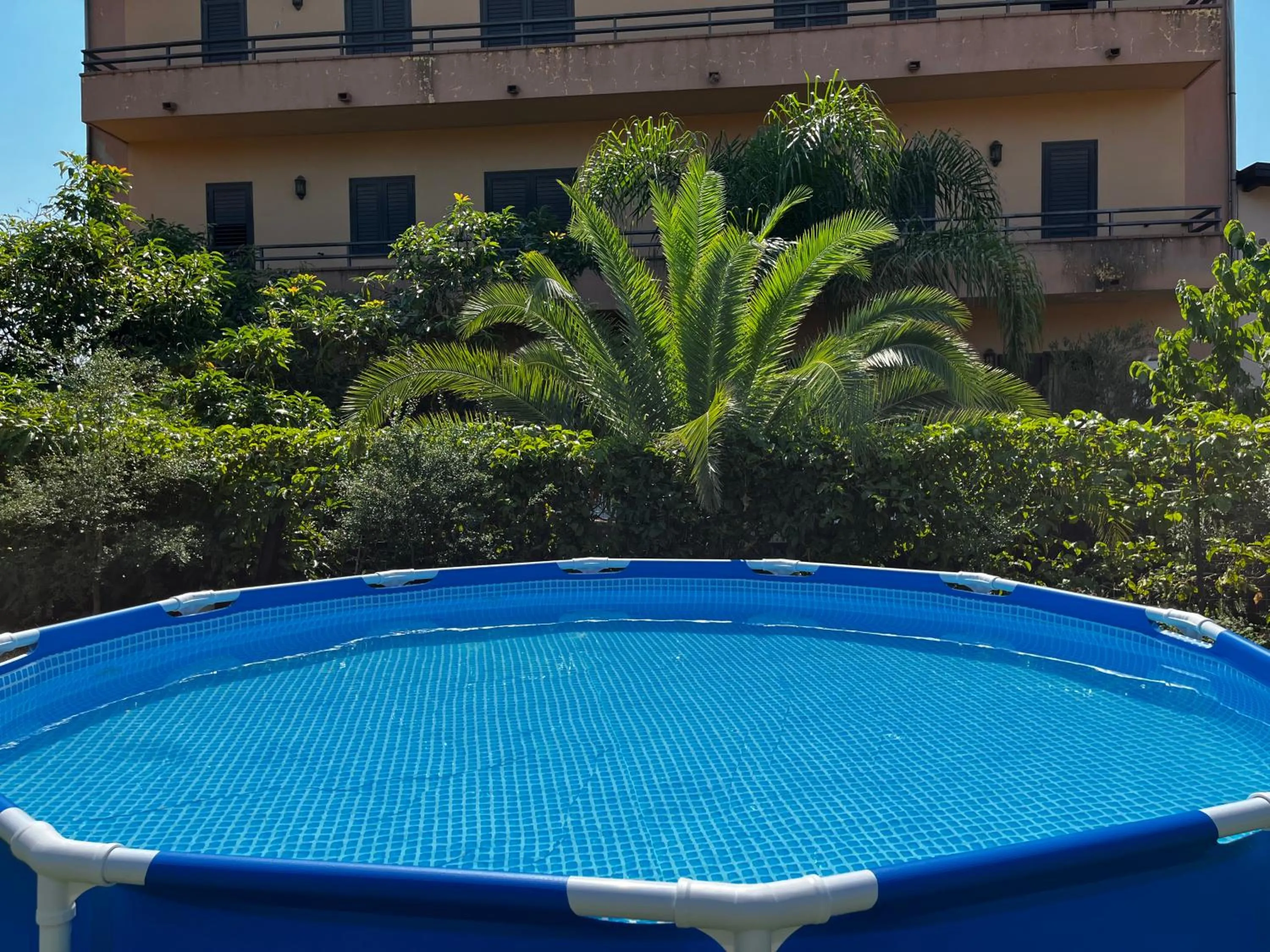 Swimming pool in All’Anoneto B&B