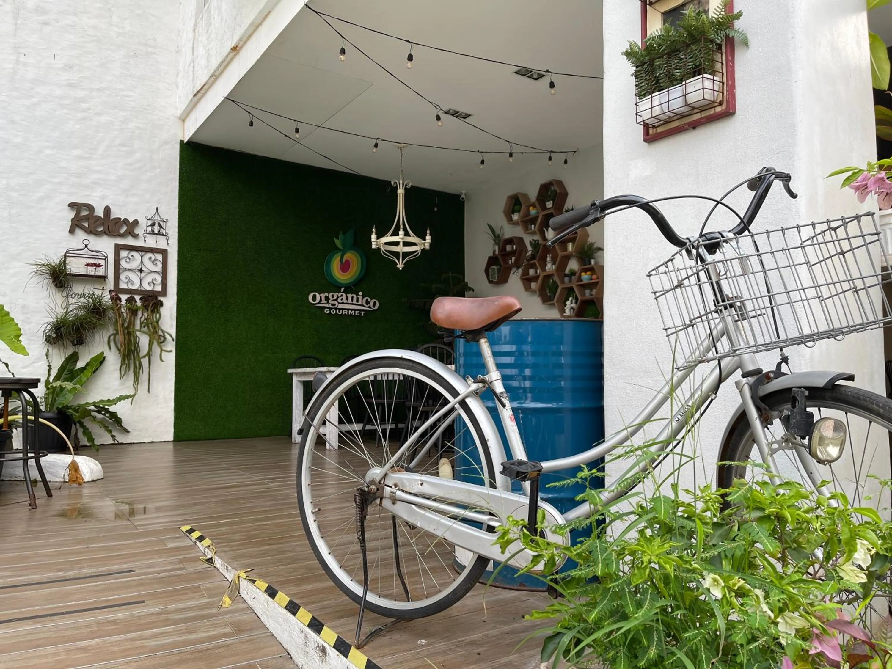 Restaurant/places to eat in Casa Ayesha Sweet Staycation at La Bella Tagaytay