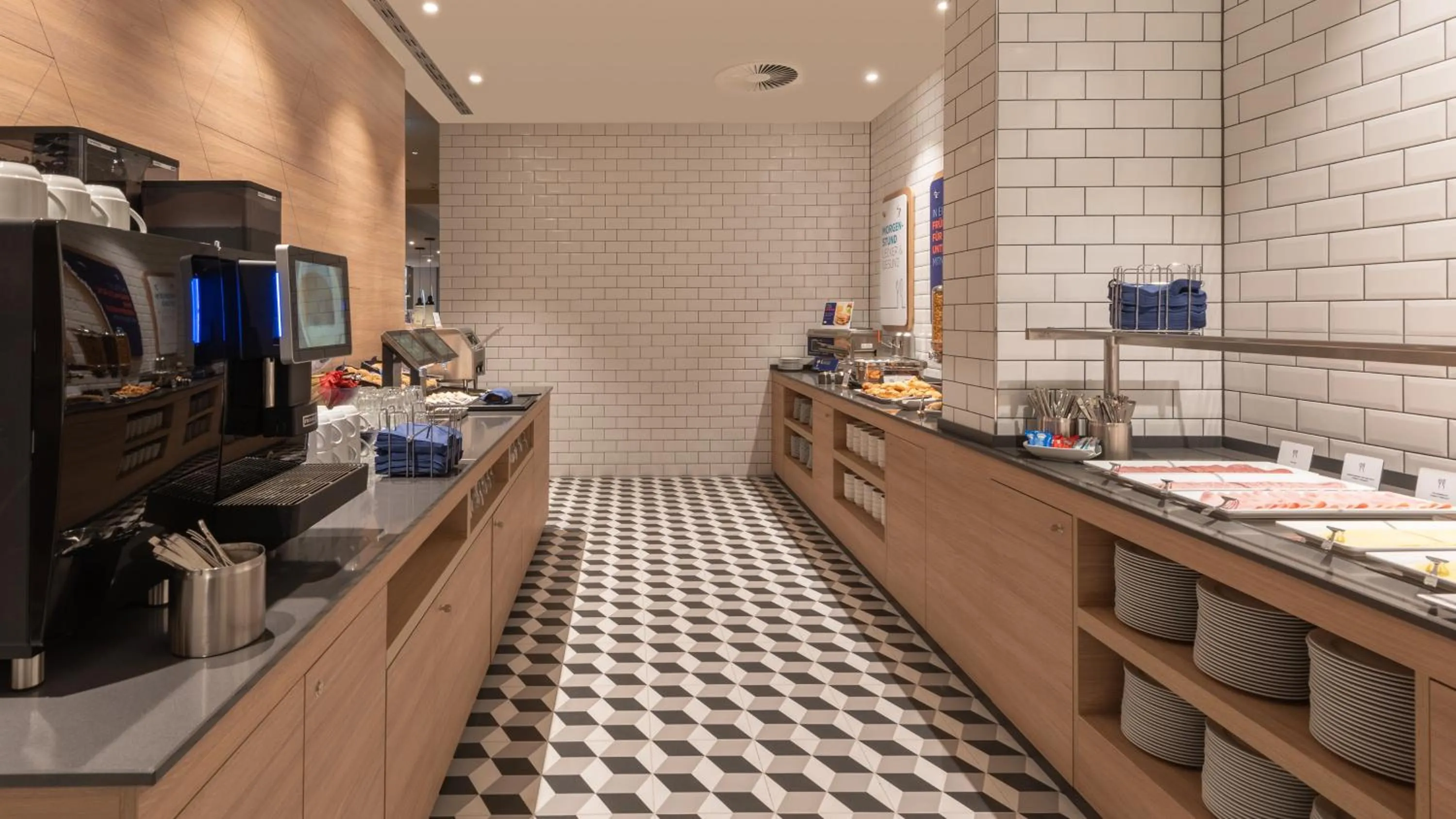 Breakfast in Holiday Inn Express & Suites - Potsdam by IHG