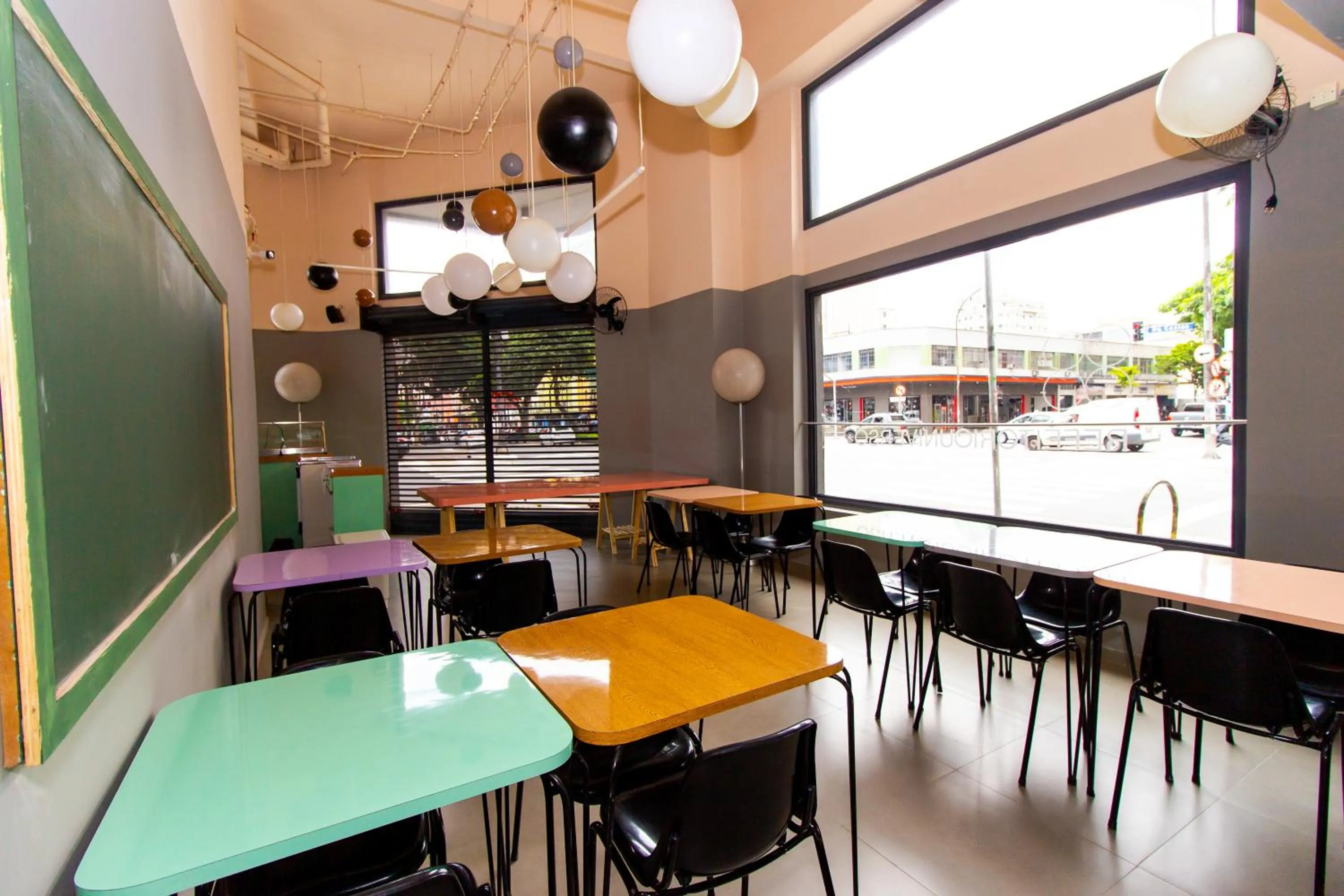 Restaurant/places to eat in Hotel Centro 433