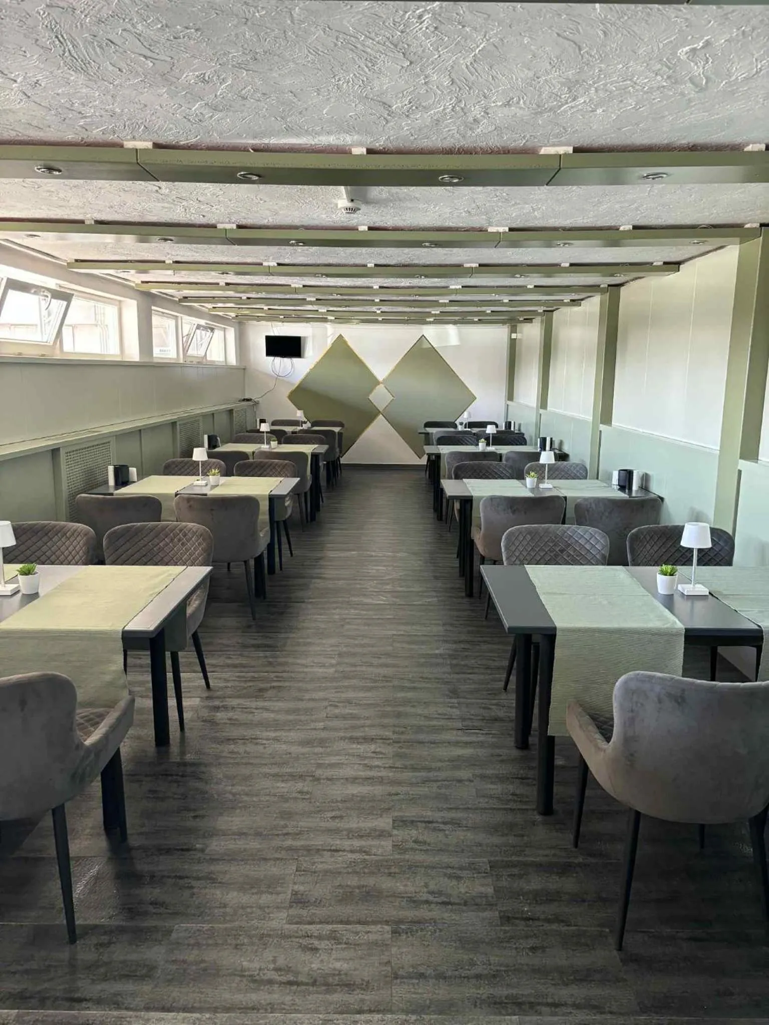 Amstel Hattyú Panzió -Érintésmentes bejelentkezés