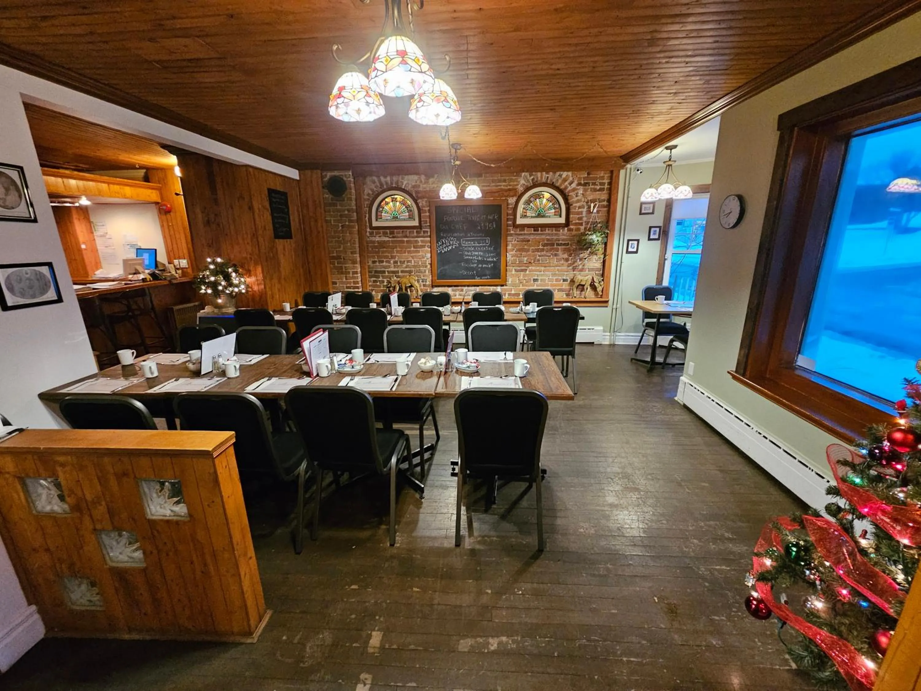 Restaurant/places to eat in auberge les deux tours