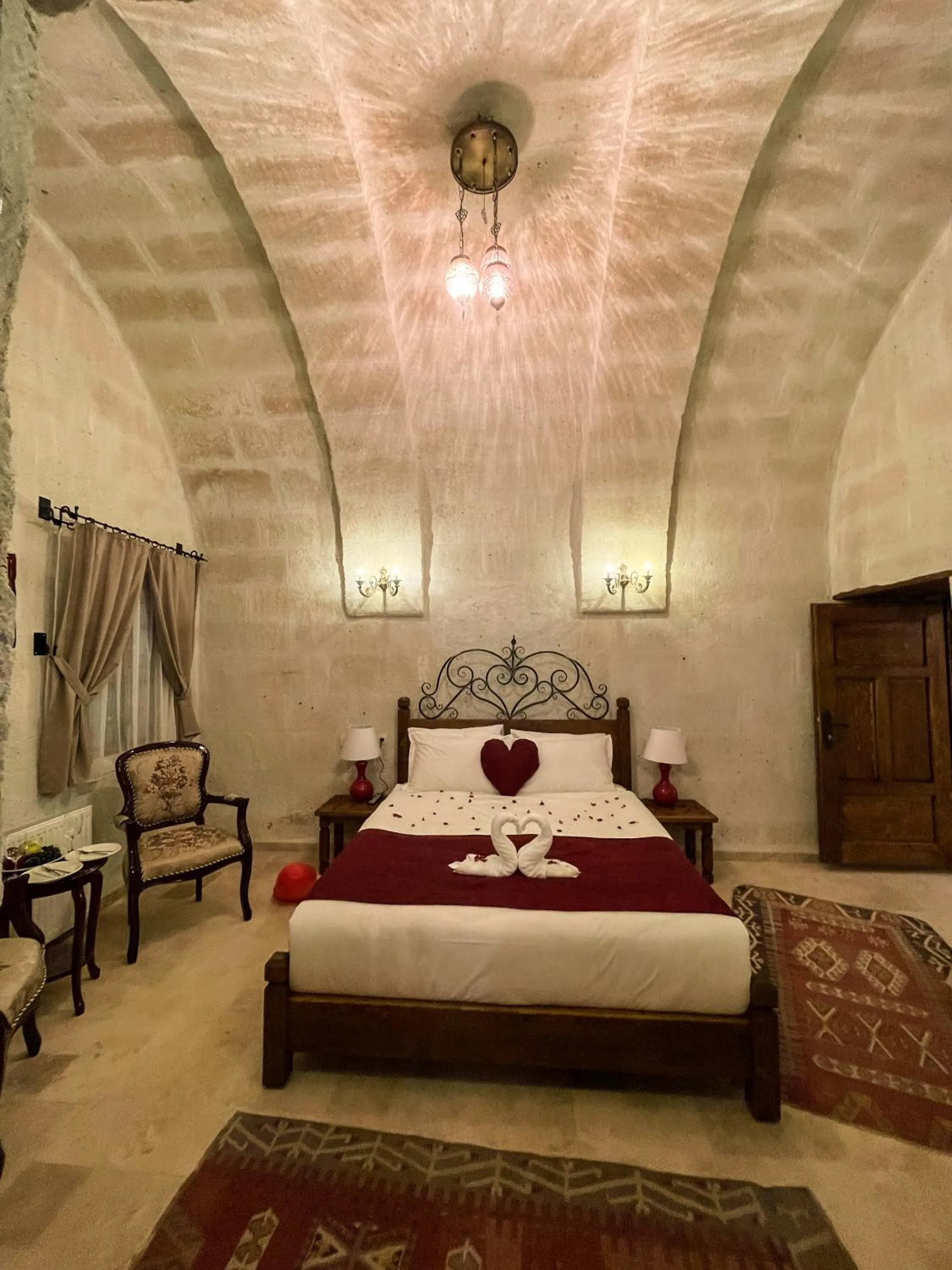 Seating area, Bed in Kemerli House