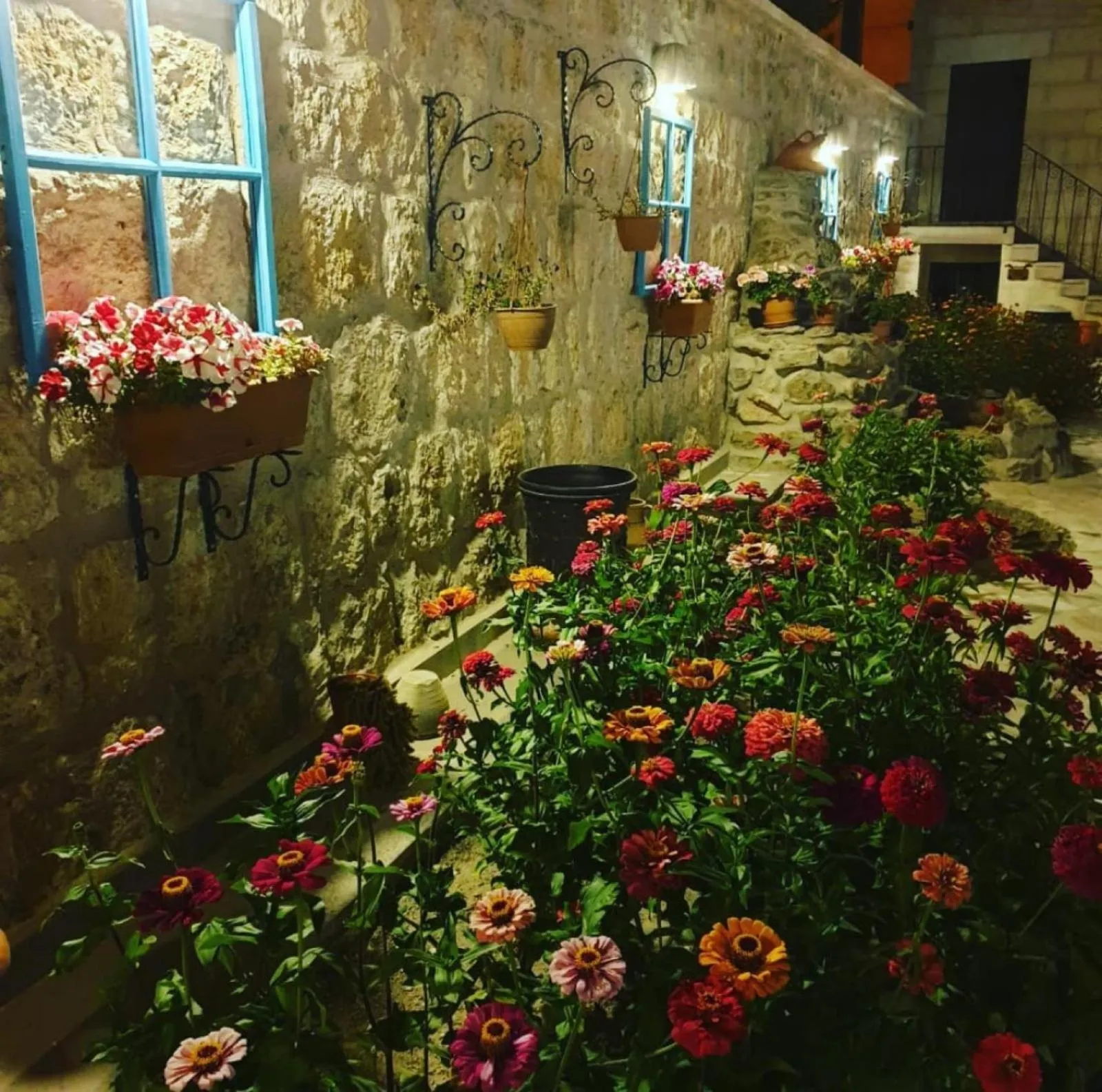 Restaurant/places to eat in Kemerli House