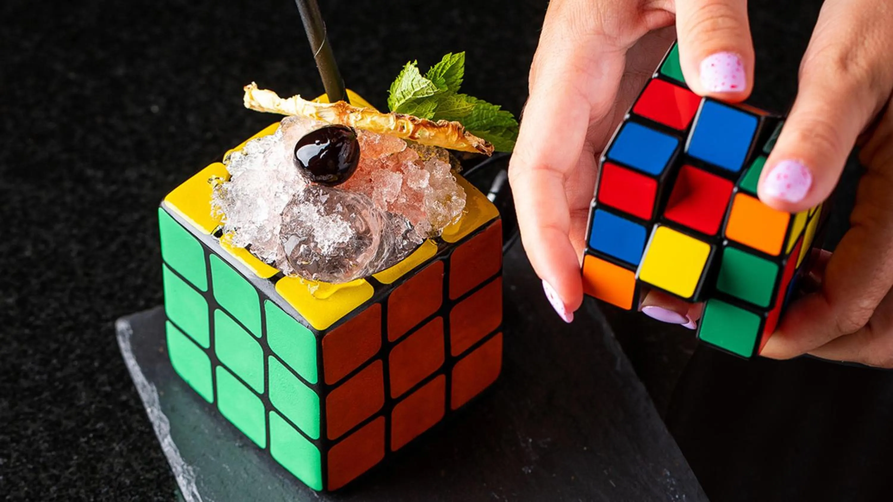 Lounge or bar in InterContinental Budapest by IHG