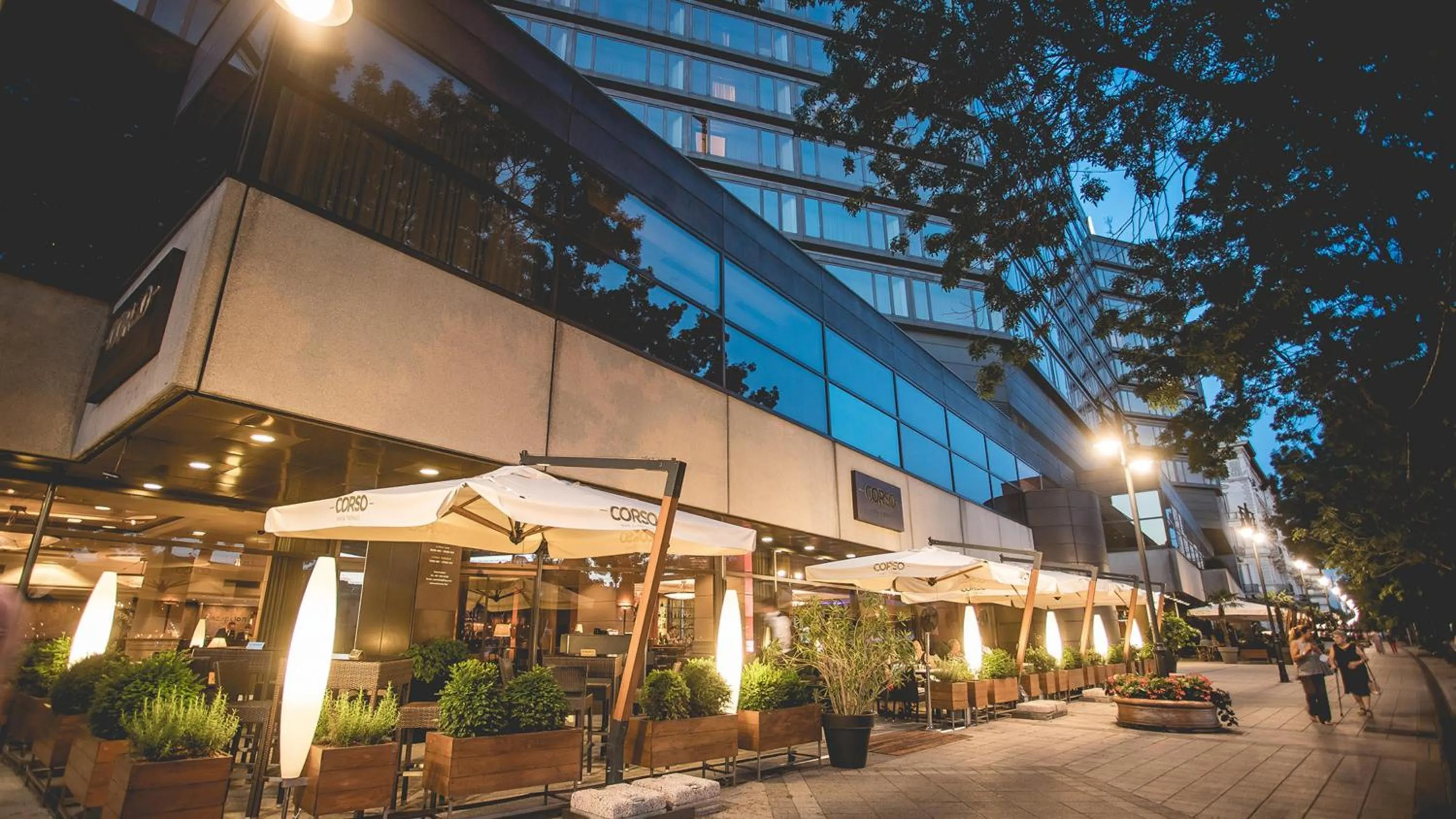 Lounge or bar in InterContinental Budapest by IHG