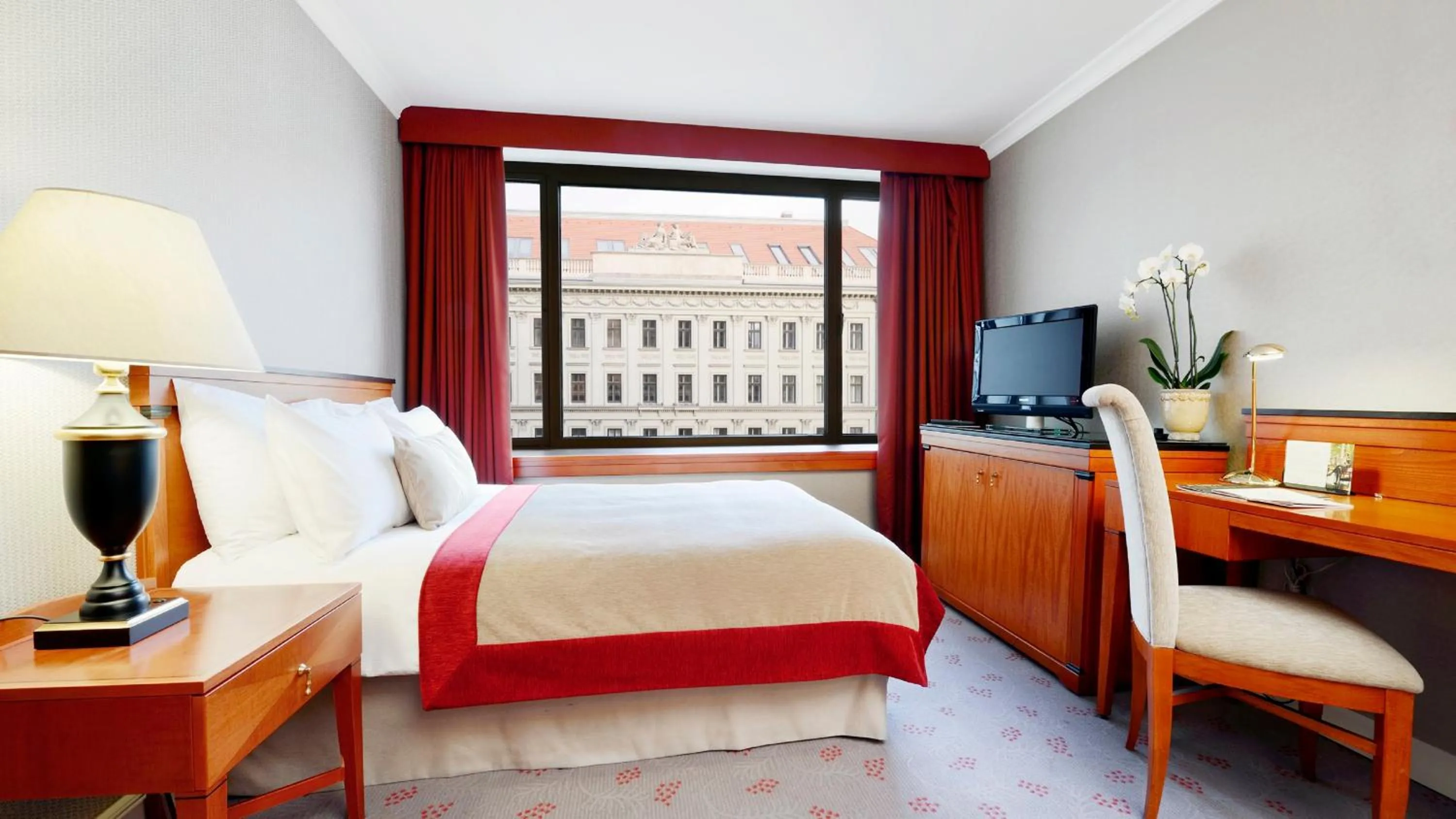 Photo of the whole room, Bed in InterContinental Budapest by IHG