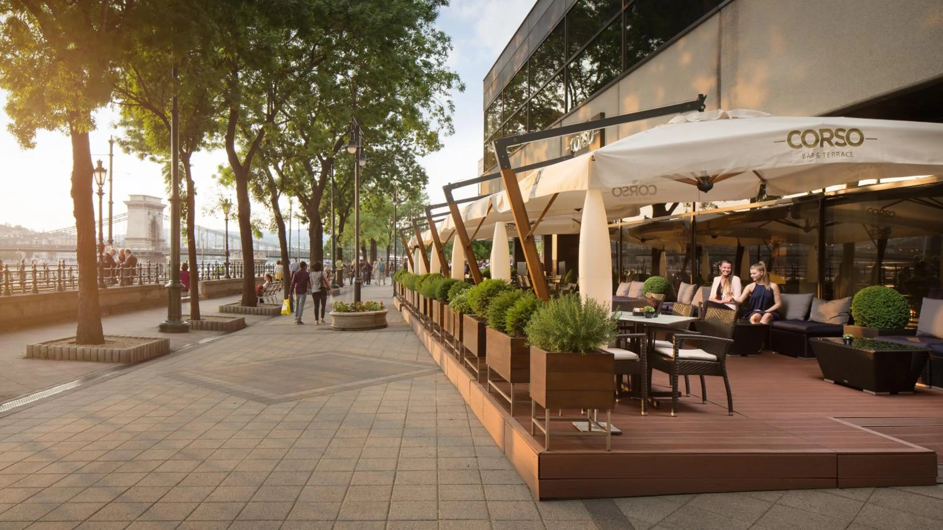 Lounge or bar in InterContinental Budapest by IHG